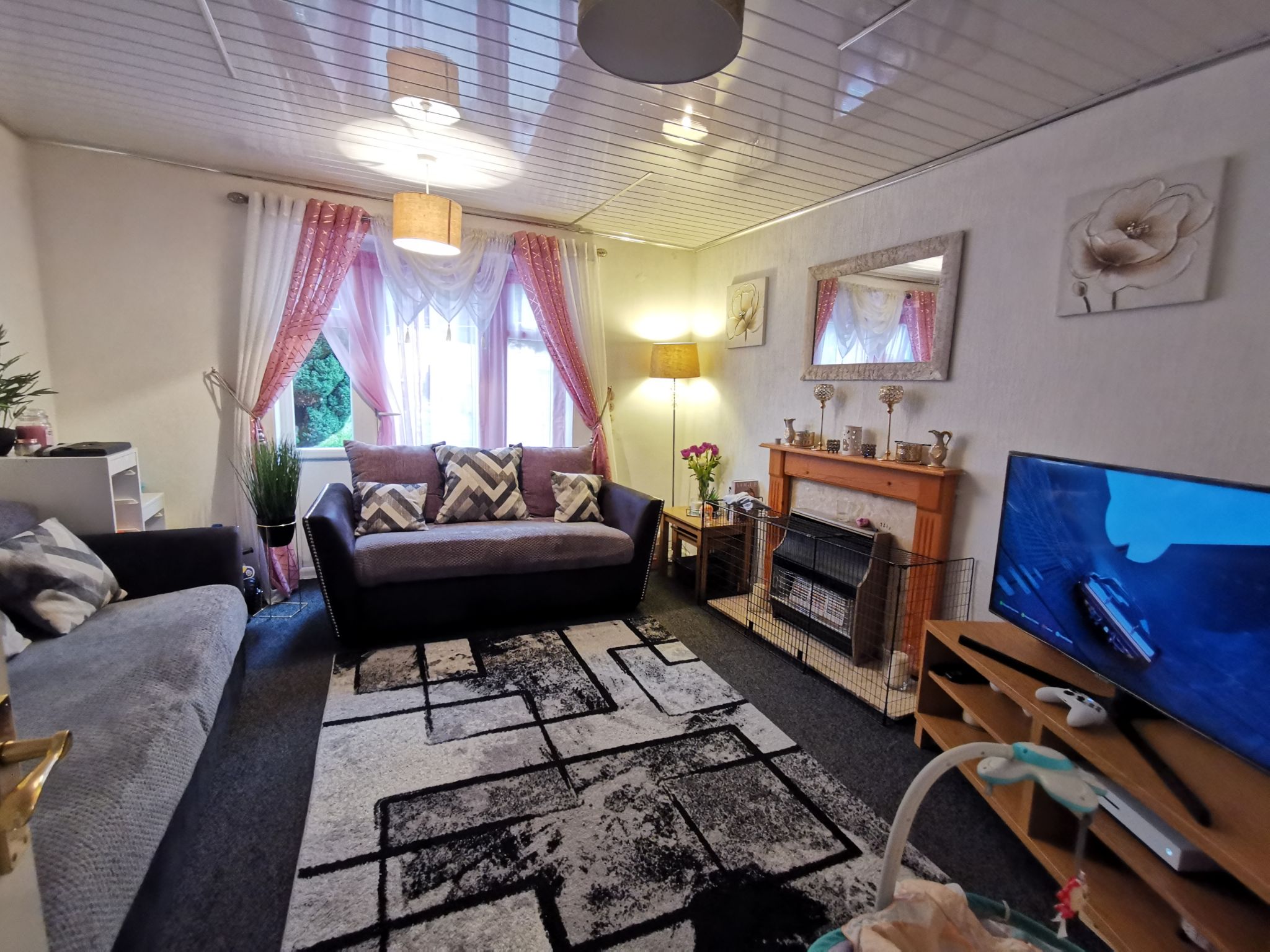 2 bedroom mid terraced house SSTC in Bradford - Photograph 2.