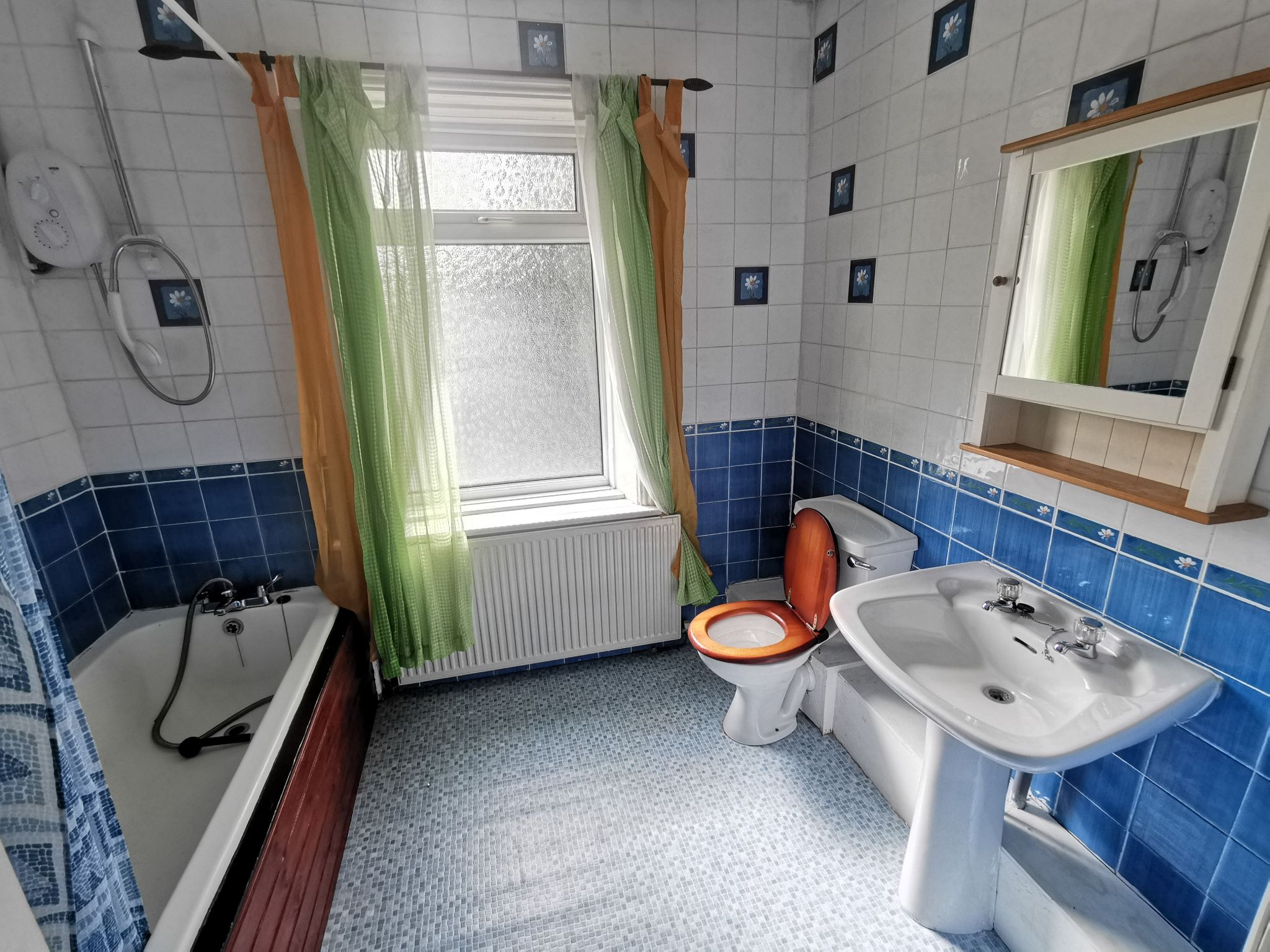 3 bedroom detached house For Sale in Bradford - Photograph 11.