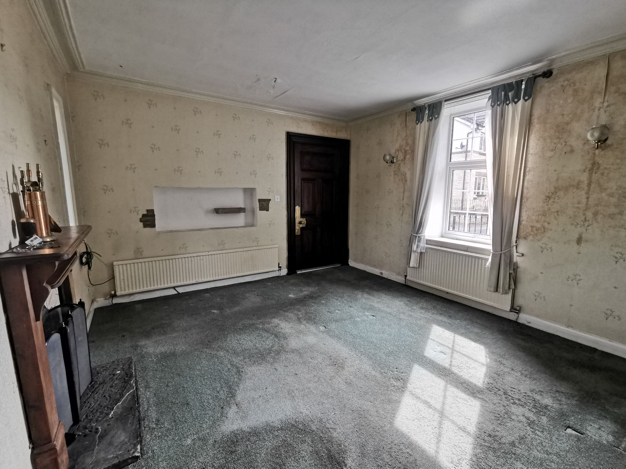 3 bedroom detached house For Sale in Bradford - Photograph 6.