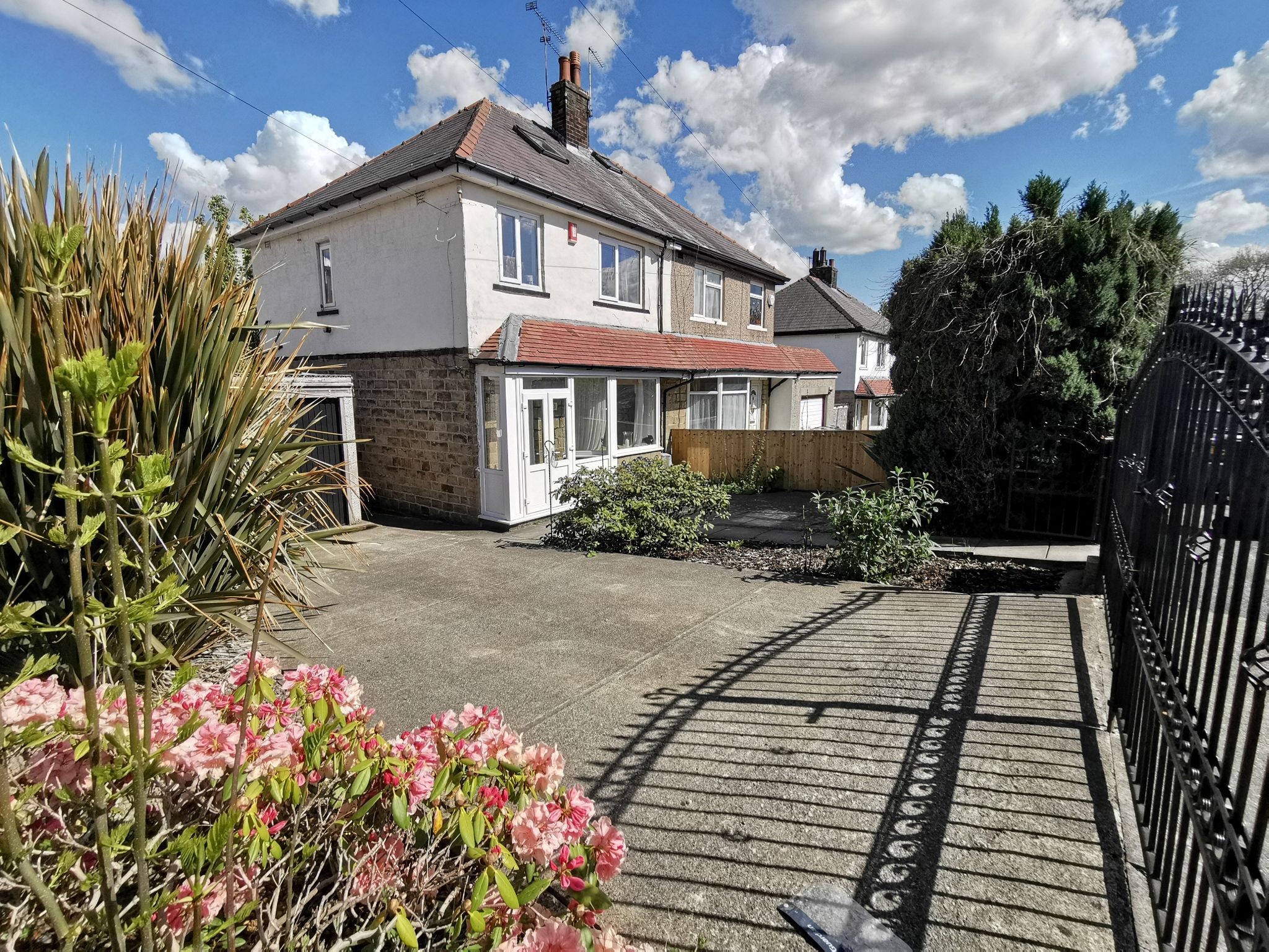 4 bedroom semi-detached house SSTC in Bradford - Side.