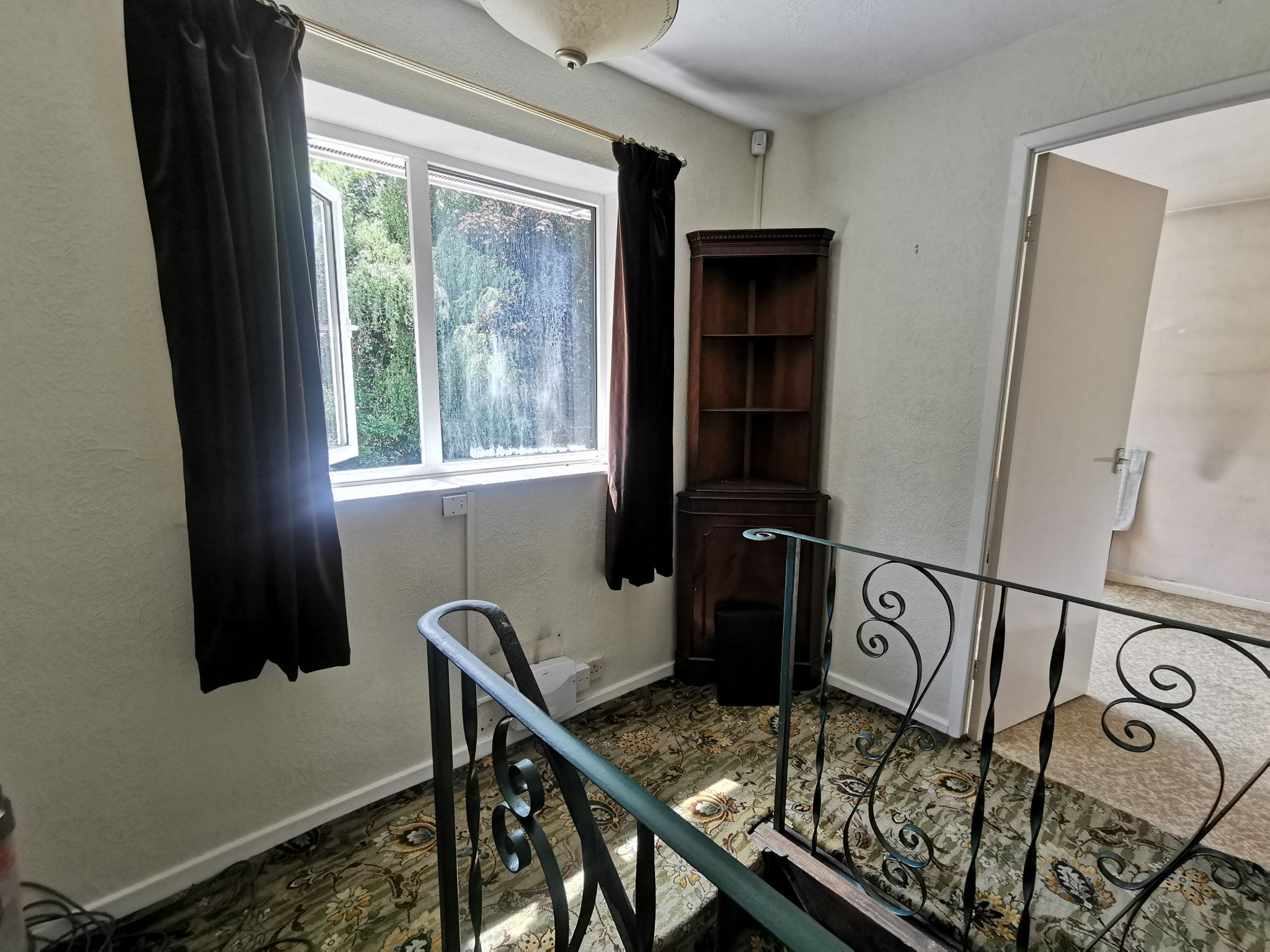 3 bedroom detached house Sold in Bradford - Photograph 9.
