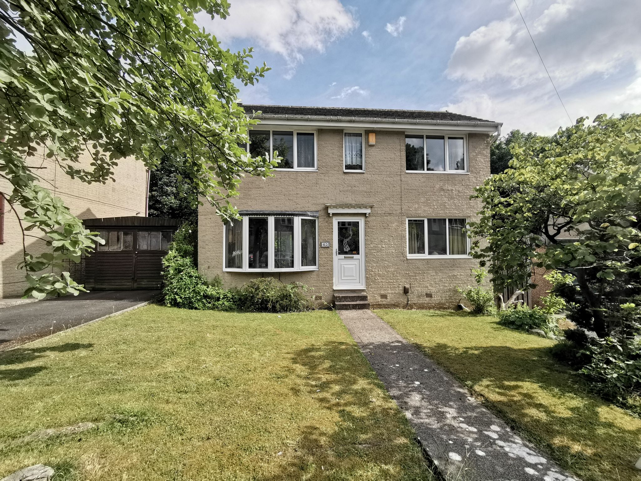3 bedroom detached house For Sale in Bradford - Photograph 1.