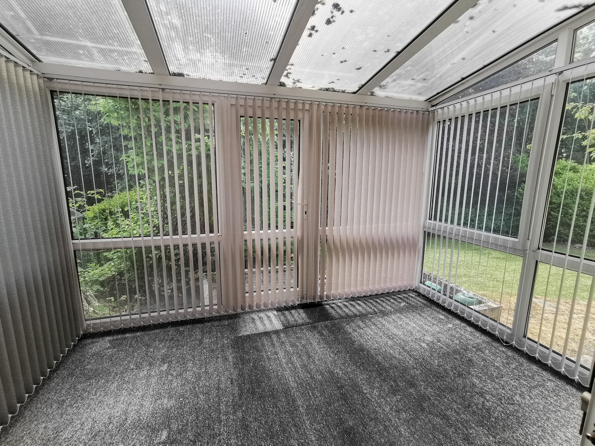 3 bedroom detached house Sold in Bradford - Photograph 4.