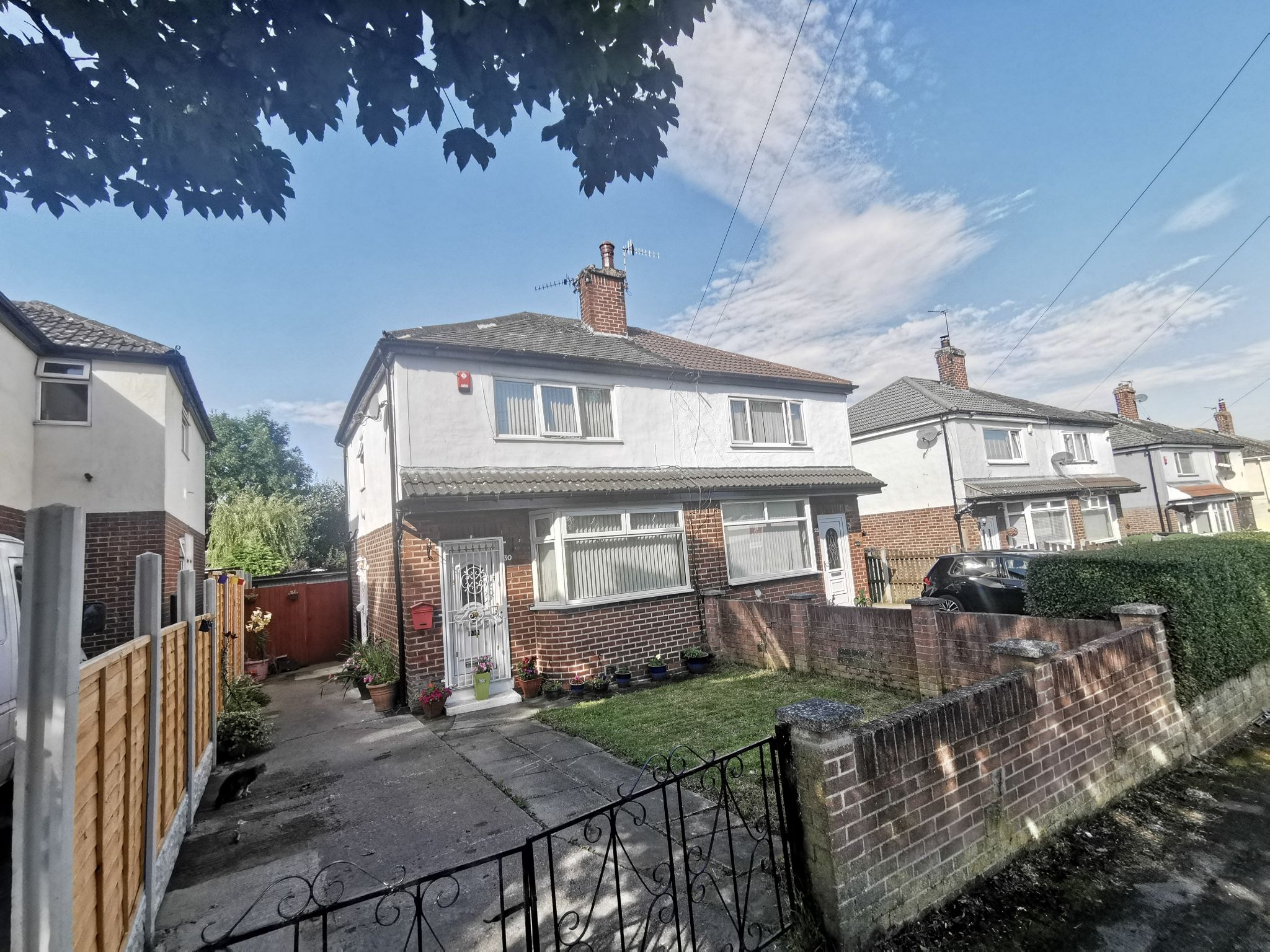 2 bedroom semi-detached house For Sale in Bradford - Photograph 1.