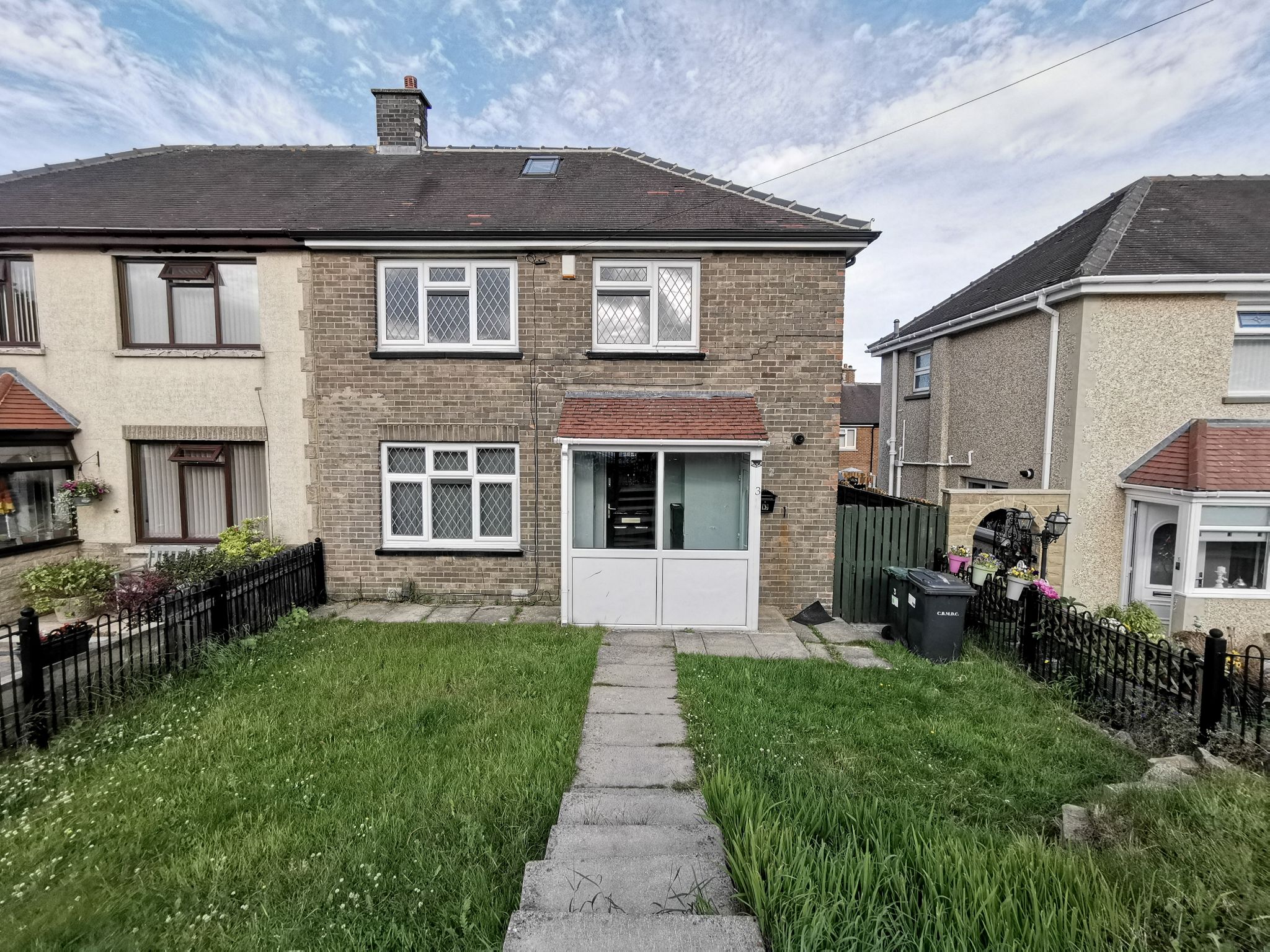 4 bedroom semi-detached house To Let in Bradford - Photograph 1.