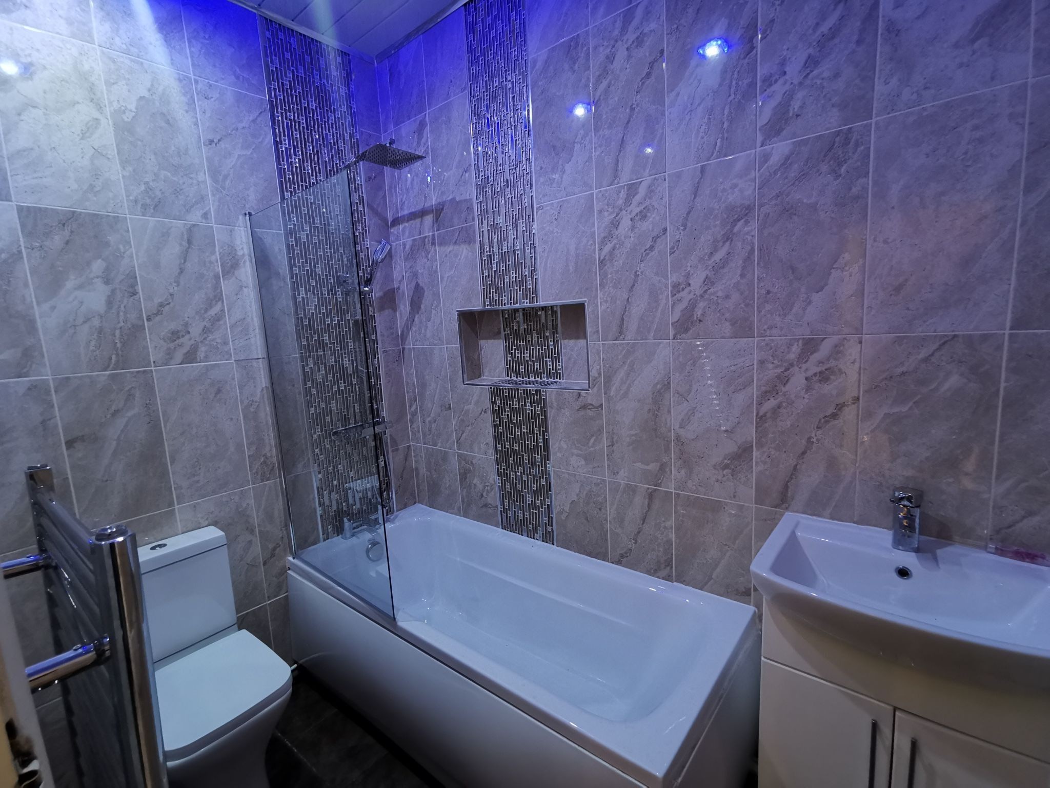 2 bedroom mid terraced house Let in Bradford - Photograph 12.