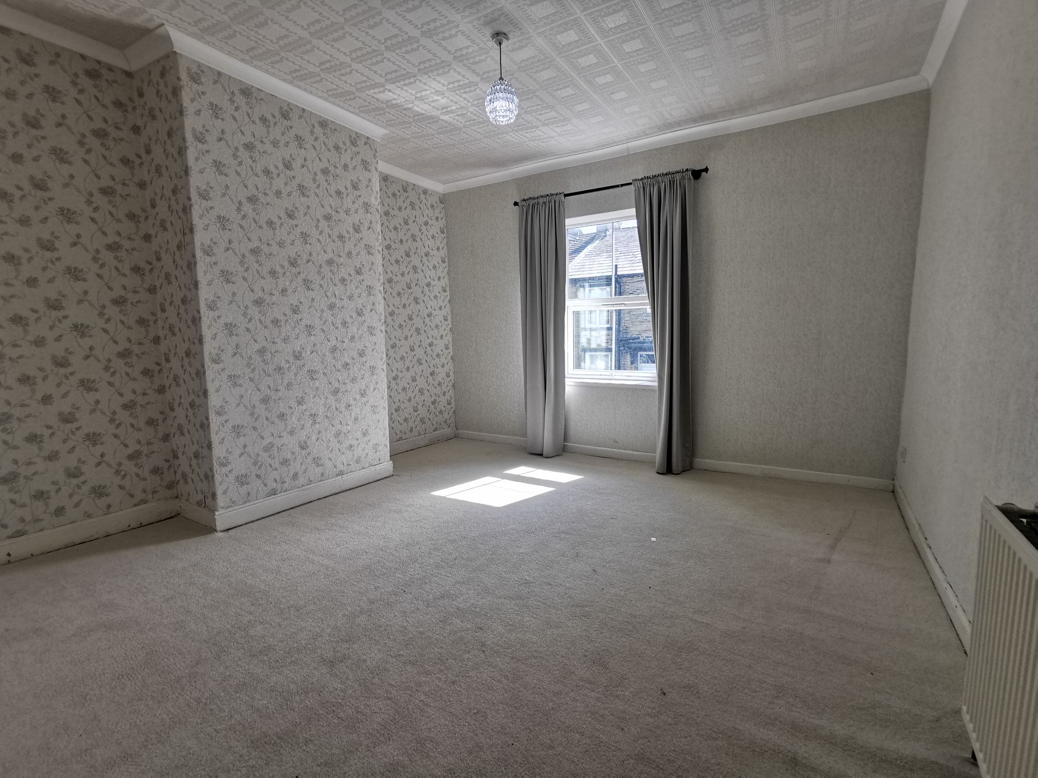 2 bedroom mid terraced house Let in Bradford - Photograph 9.