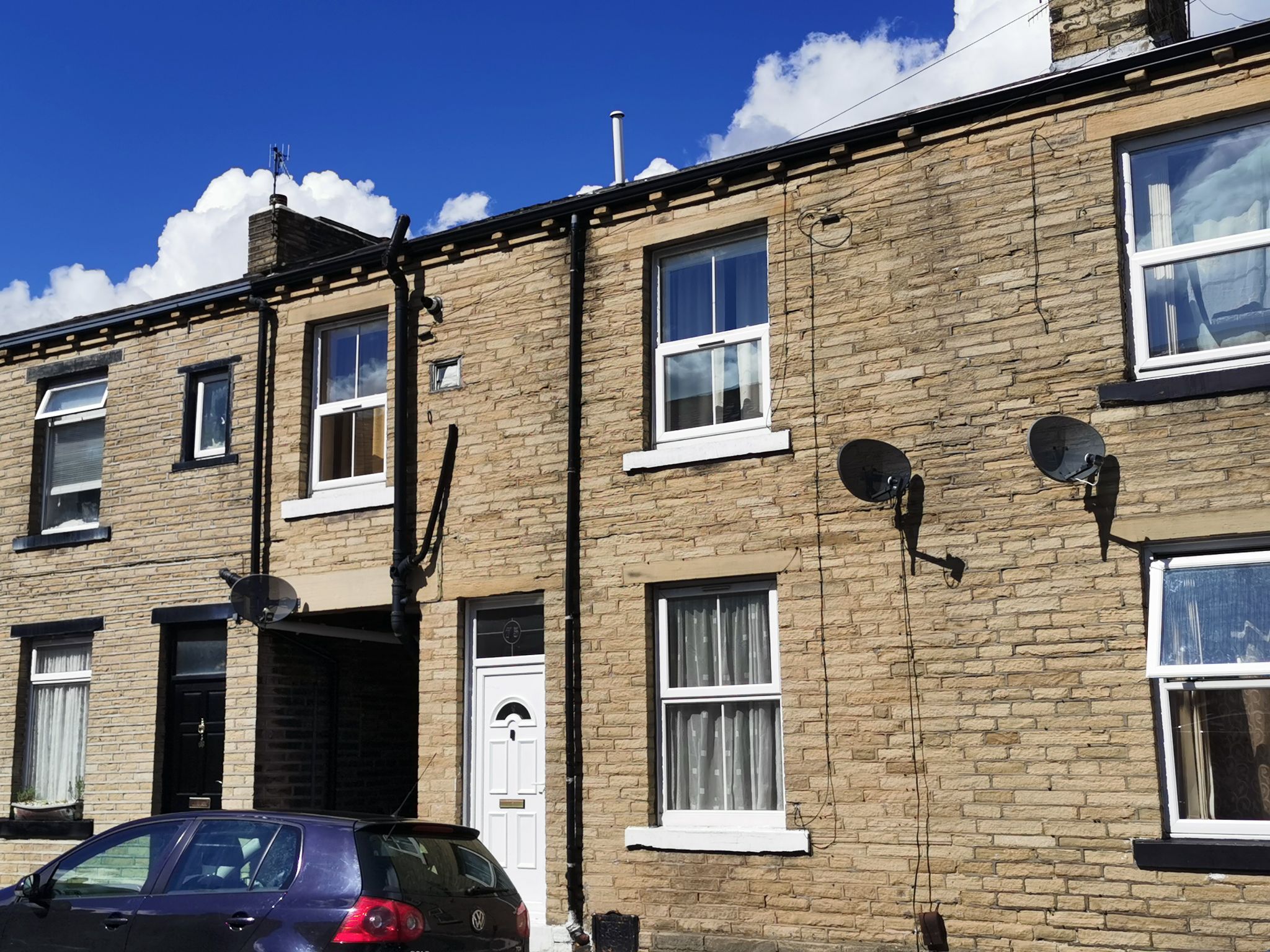 2 bedroom mid terraced house Let in Bradford - Photograph 3.