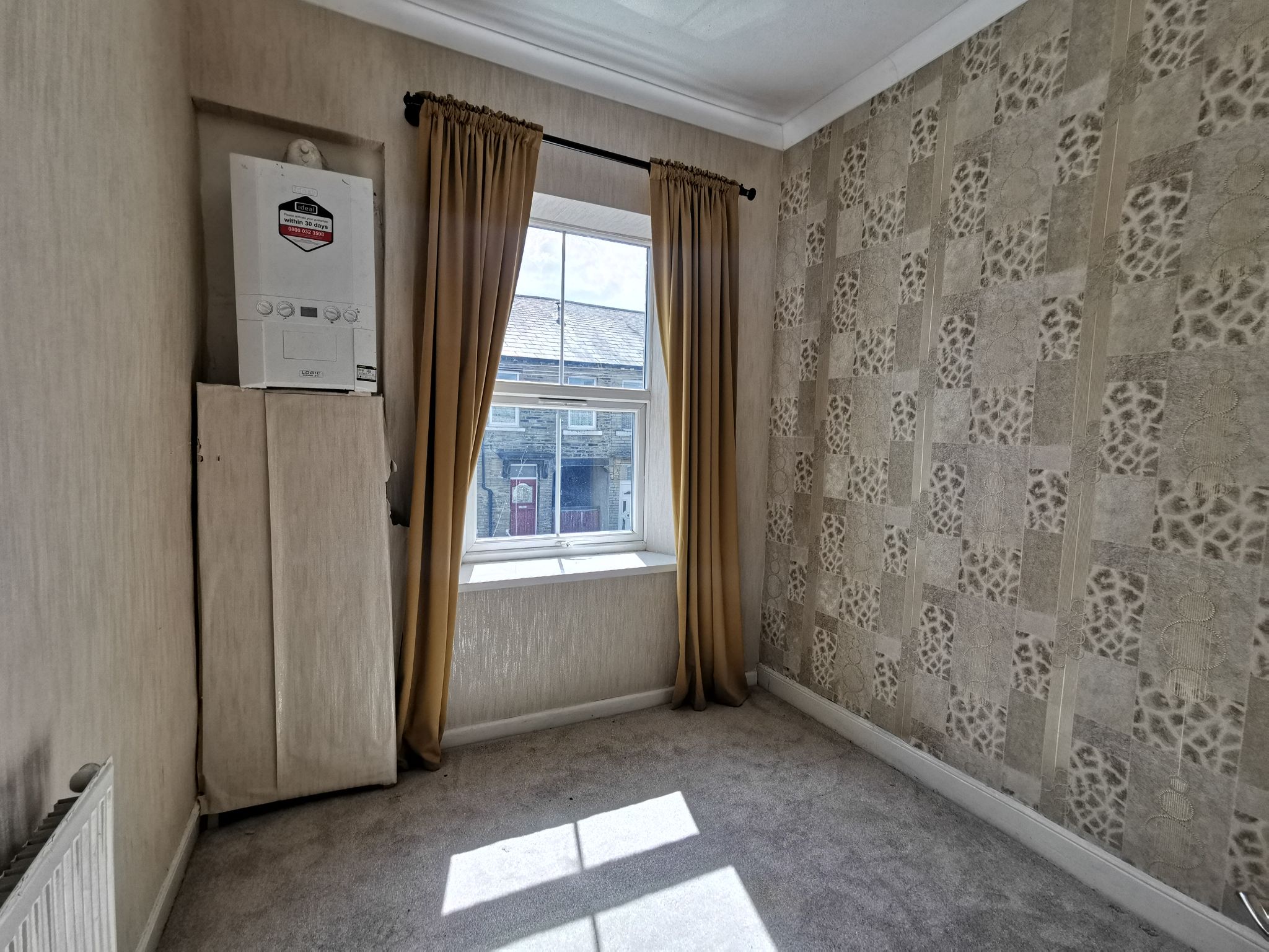 2 bedroom mid terraced house Let in Bradford - Photograph 11.