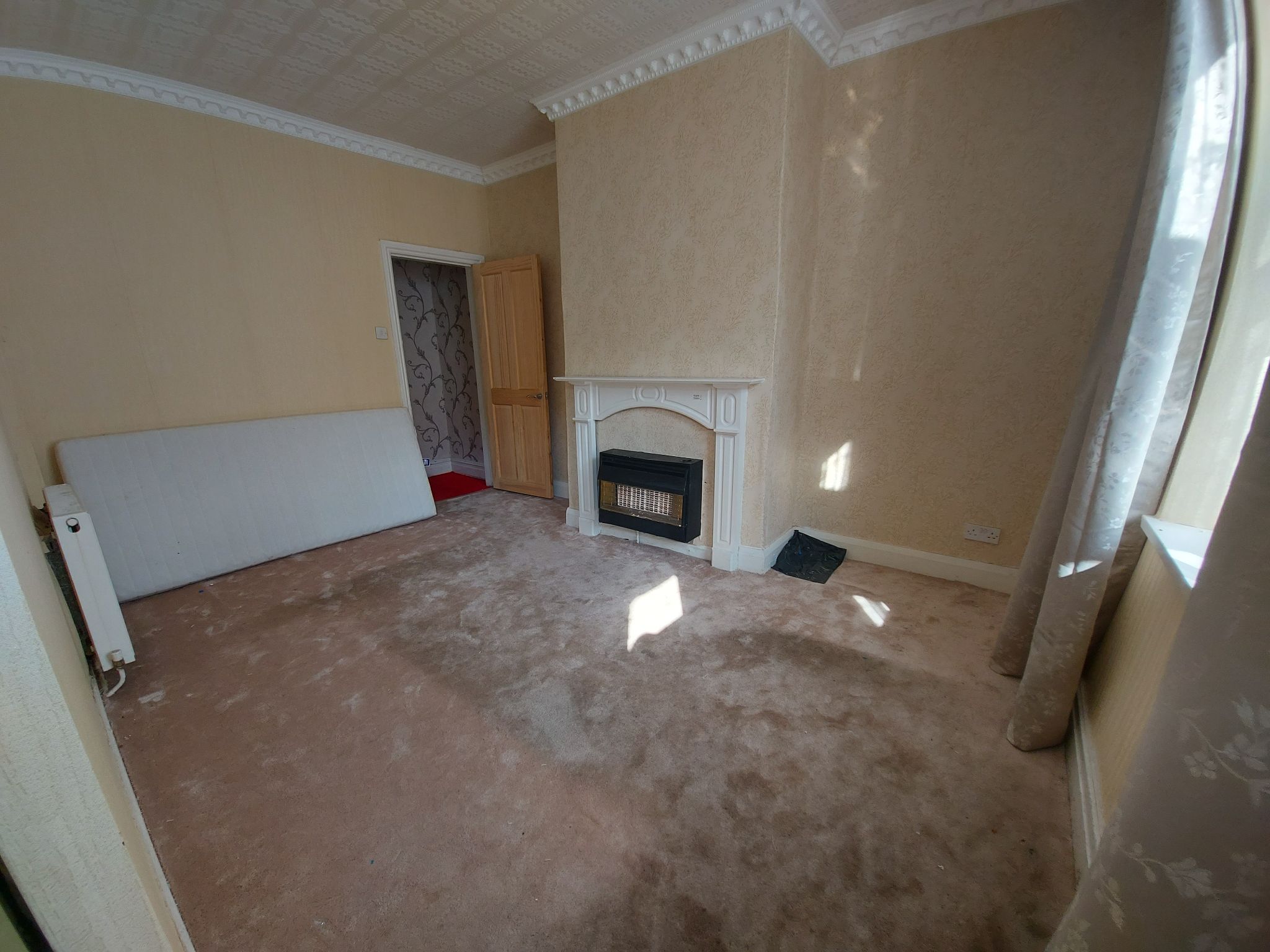 2 bedroom mid terraced house Let in Bradford - Photograph 2.