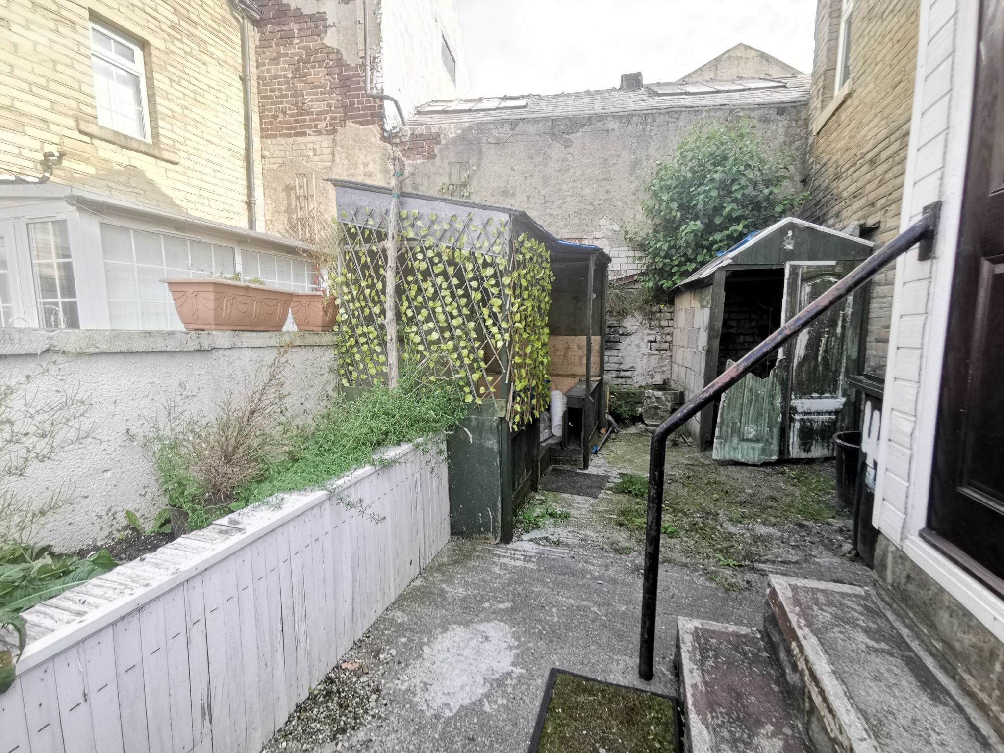 1 bedroom mid terraced house For Sale in Bradford - Photograph 8.