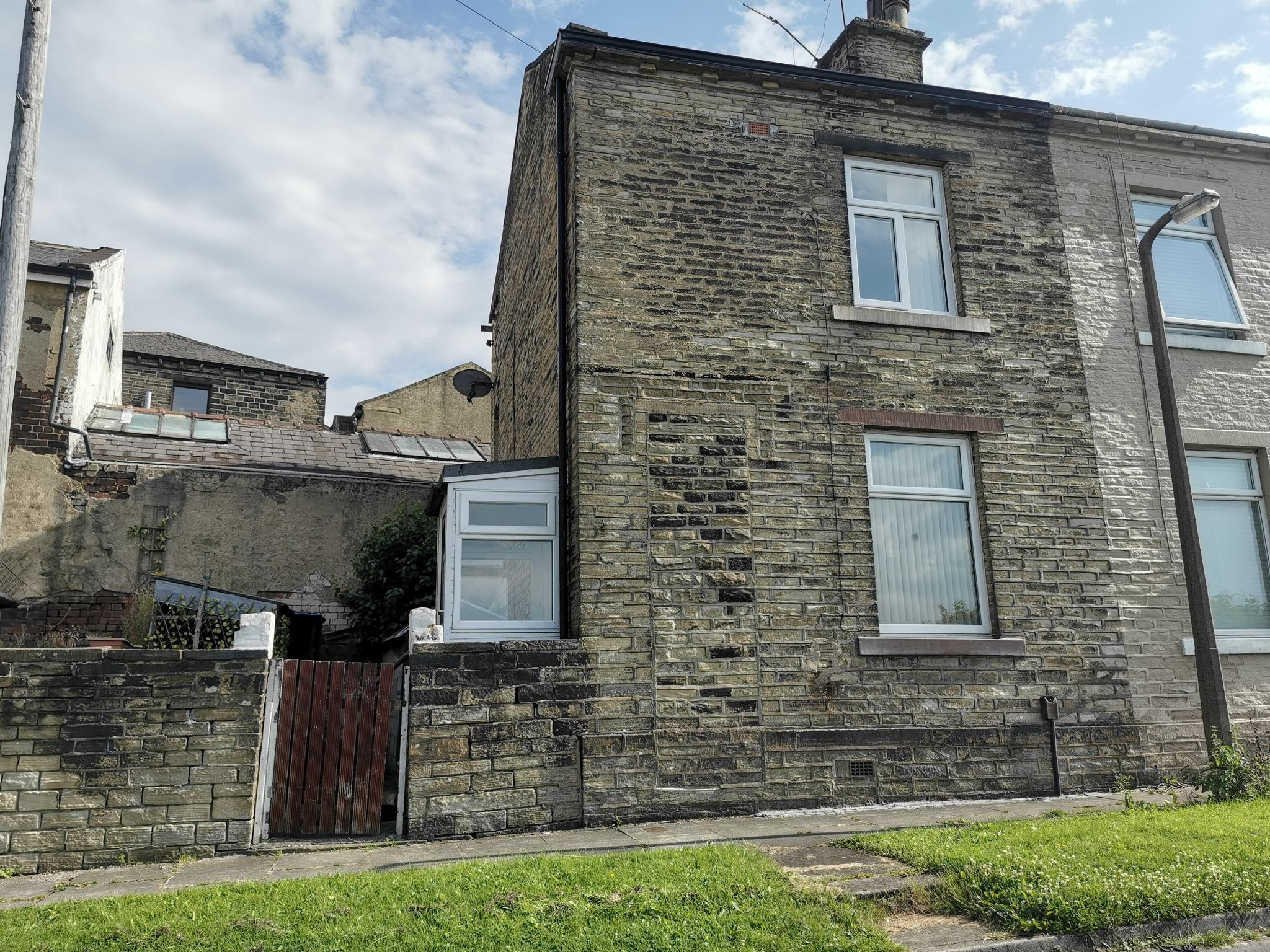 1 bedroom mid terraced house SSTC in Bradford - Photograph 1.