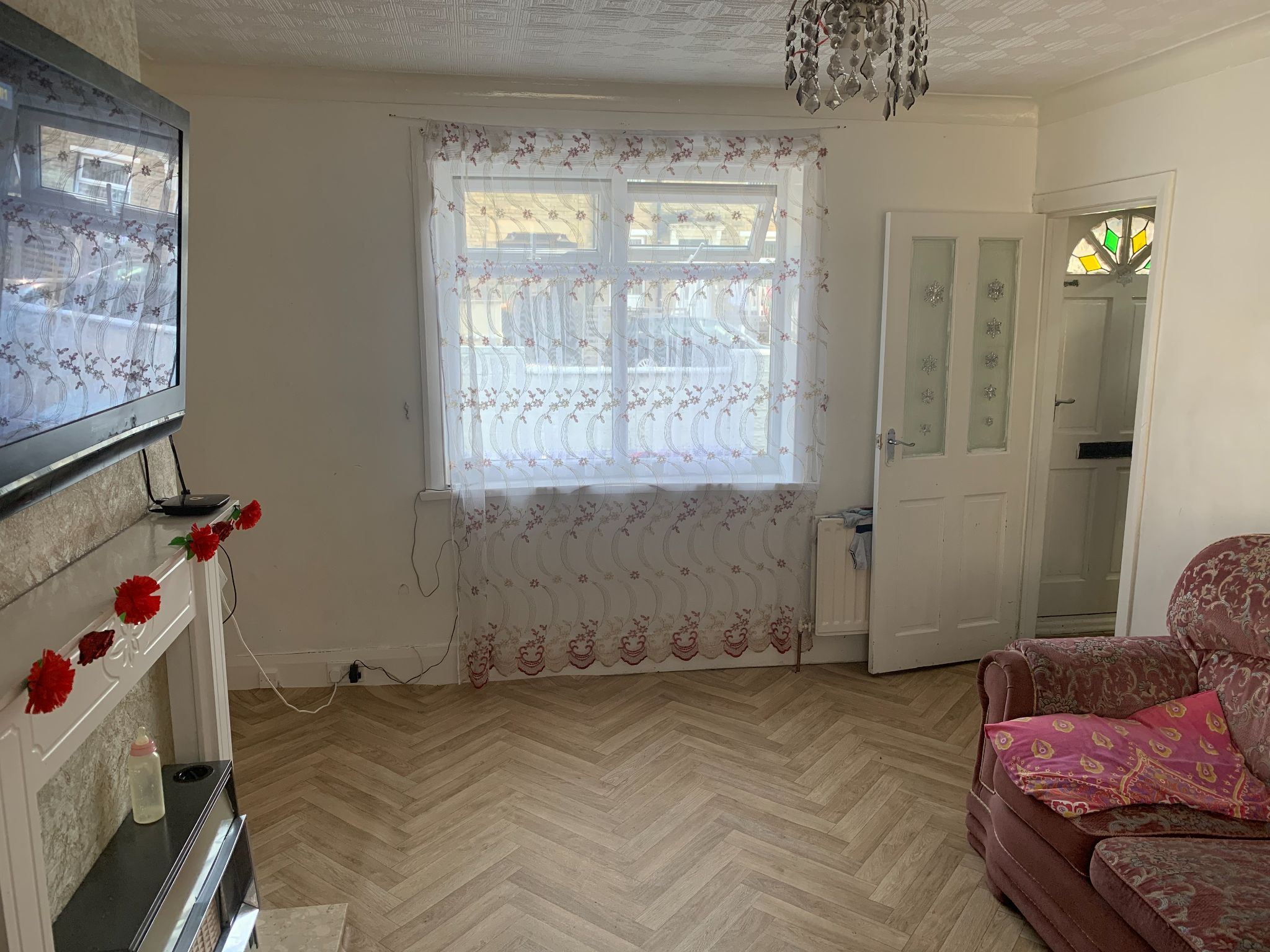 2 bedroom mid terraced house For Sale in Bradford - Photograph 3.