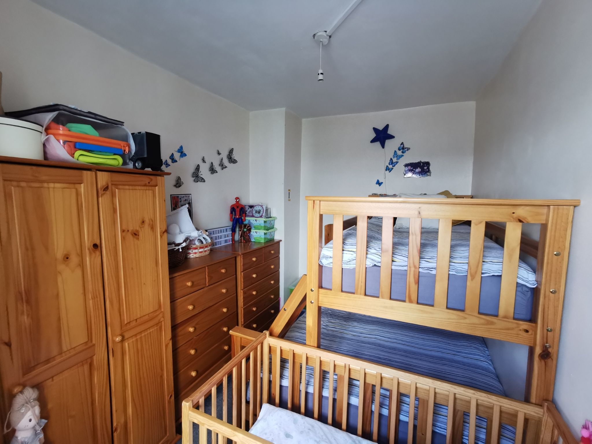 3 bedroom mid terraced house For Sale in Bradford - Photograph 1.