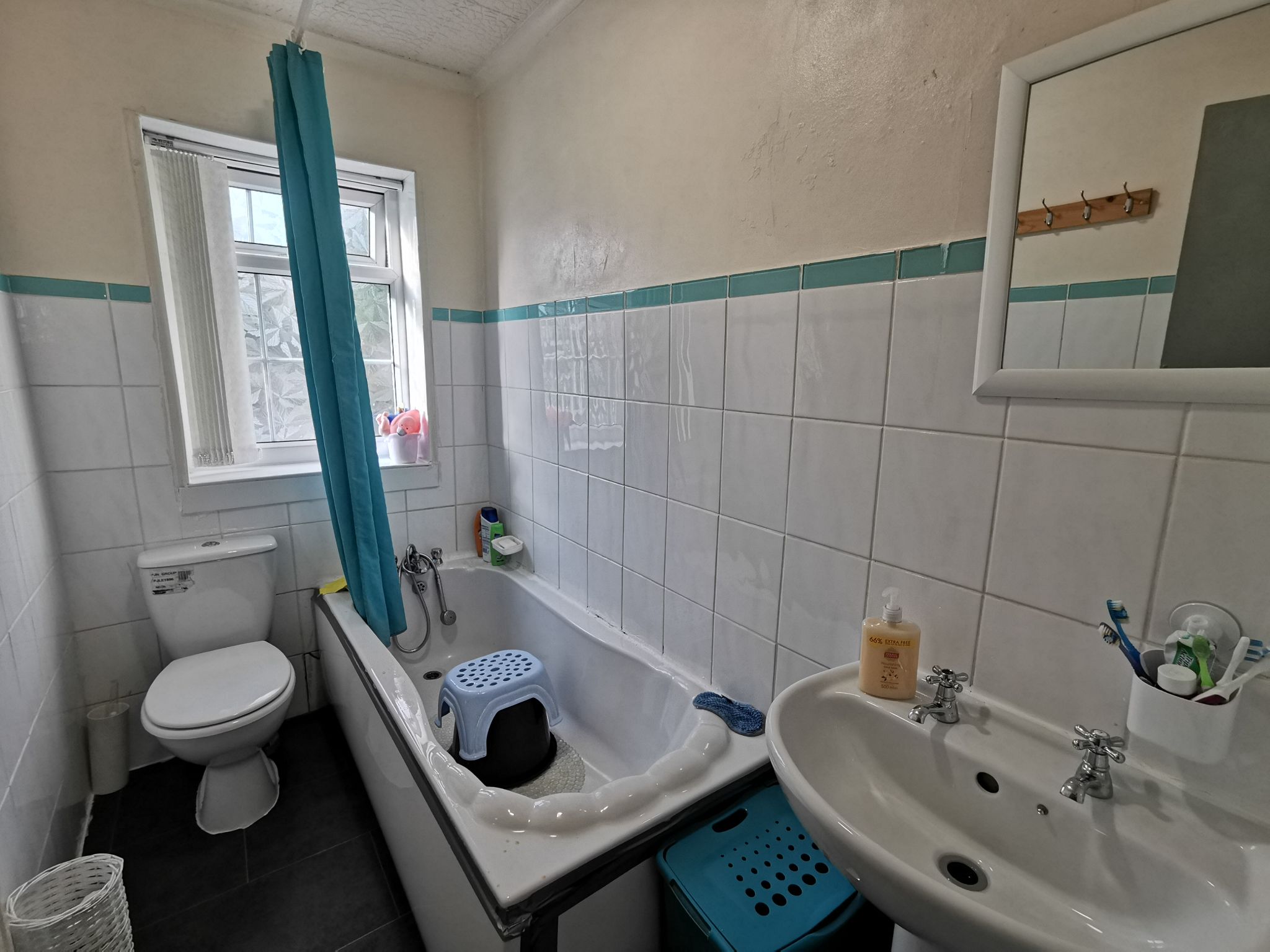 3 bedroom mid terraced house For Sale in Bradford - Photograph 6.