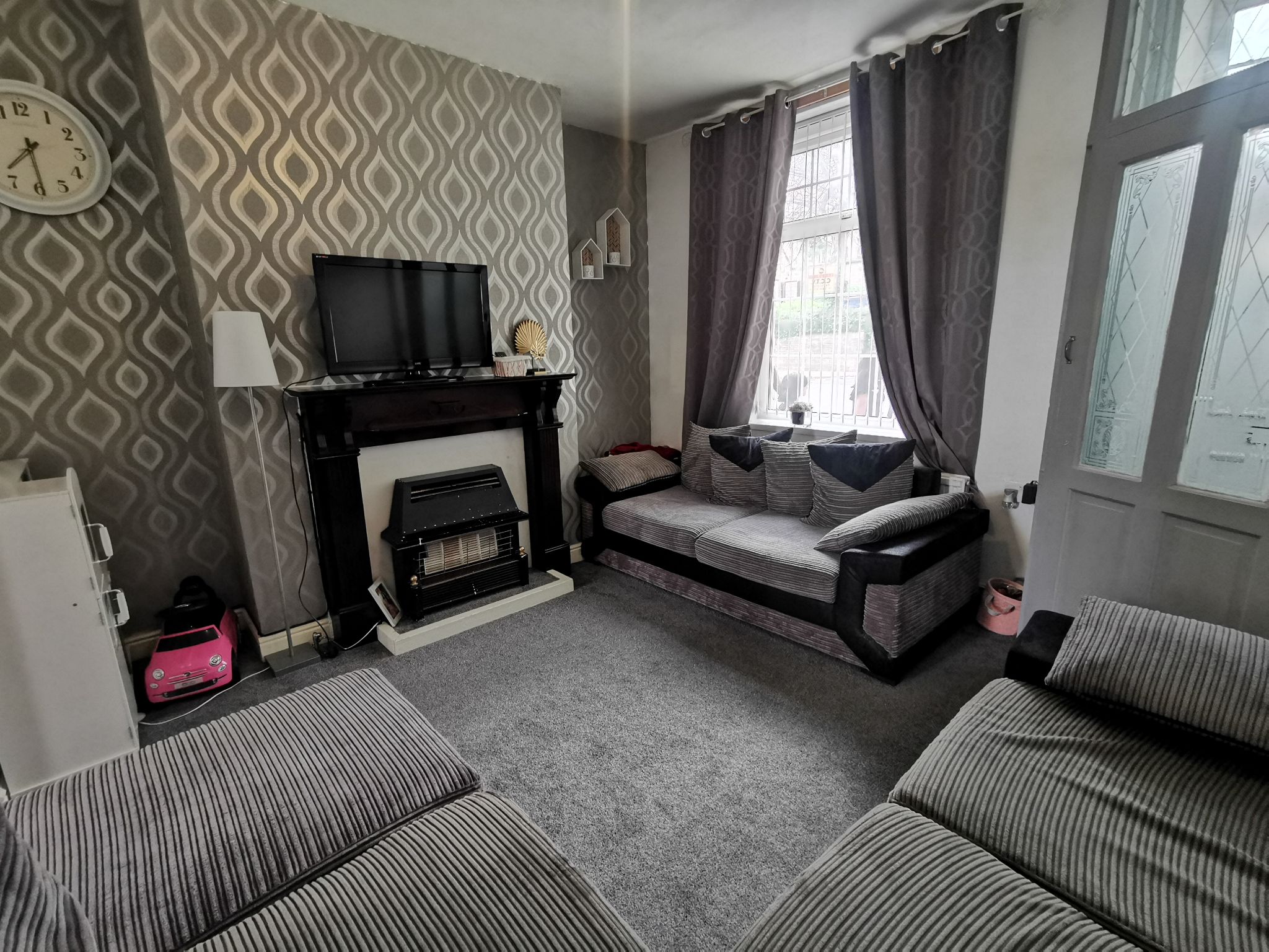 3 bedroom mid terraced house For Sale in Bradford - Photograph 10.