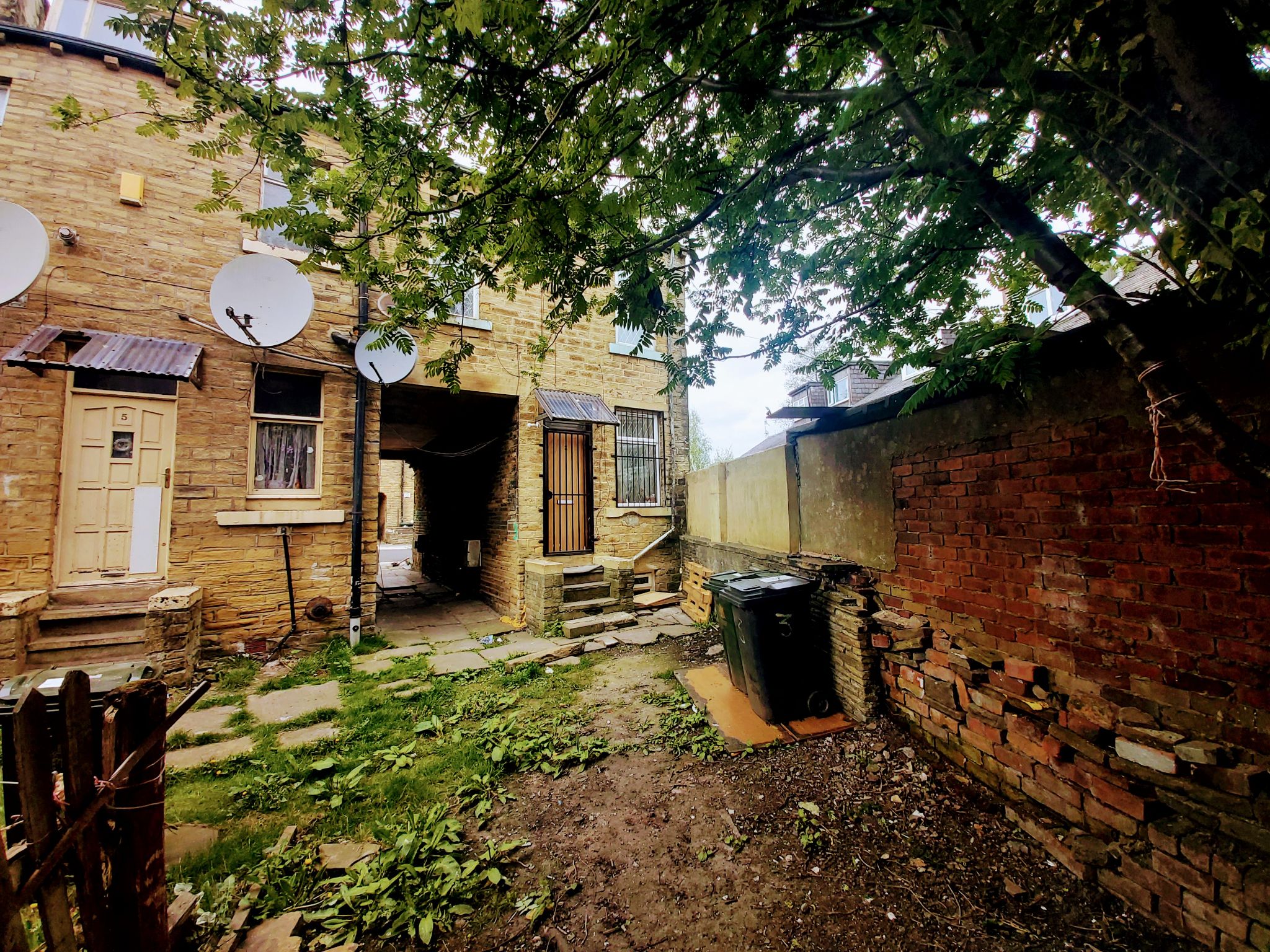 2 bedroom mid terraced house For Sale in Bradford - Main.