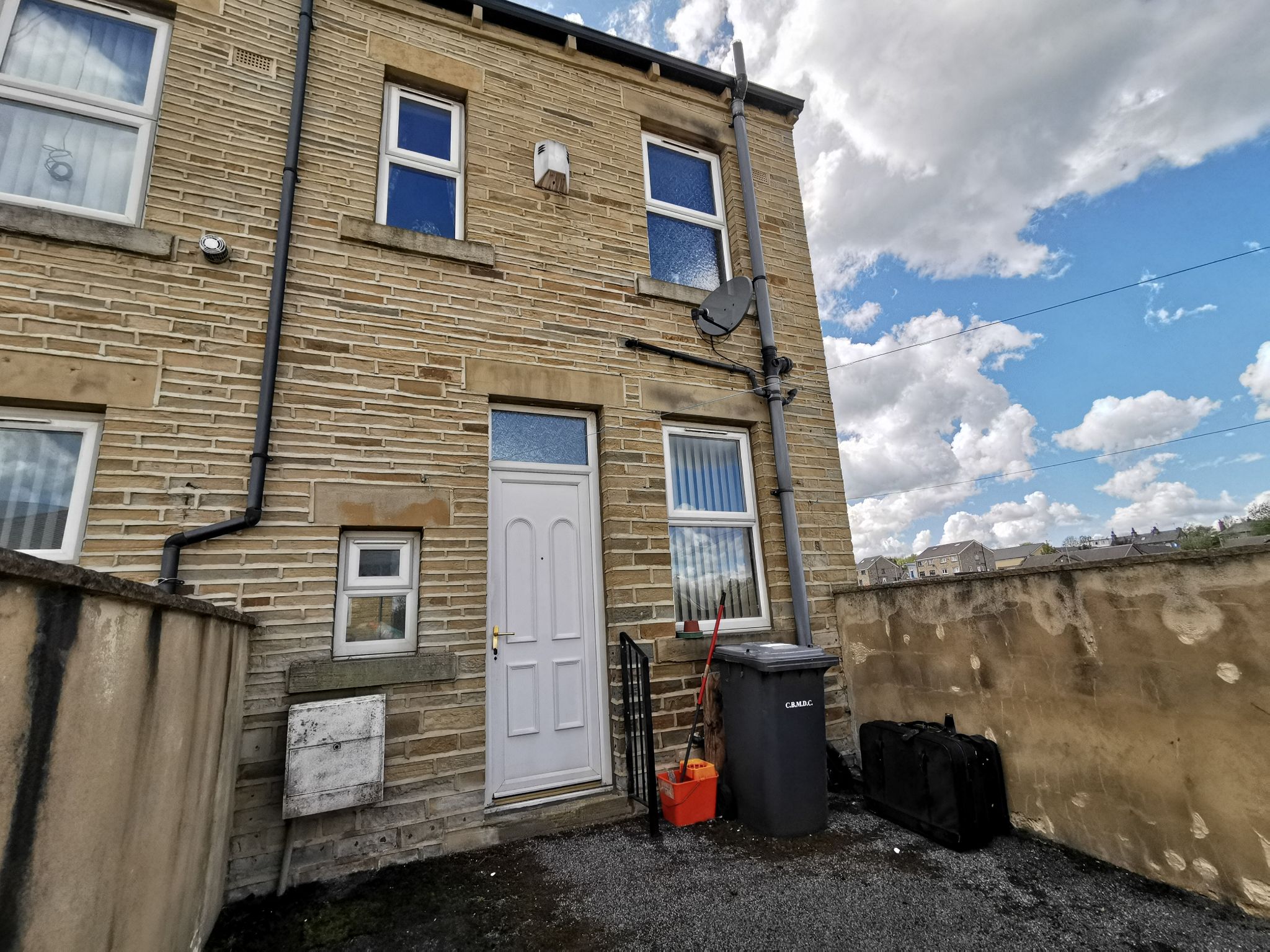 2 bedroom mid terraced house For Sale in Bradford - Photograph 6.