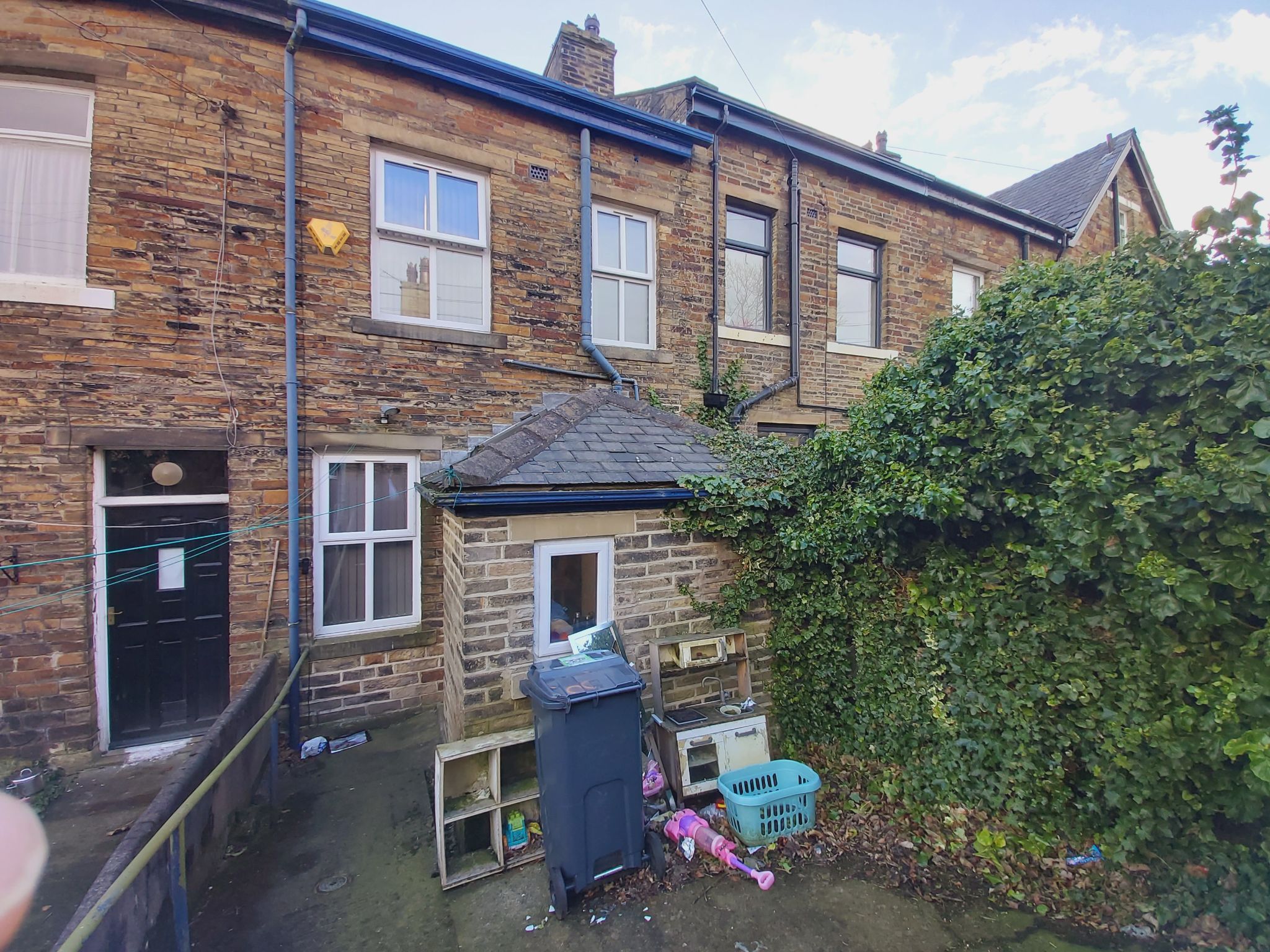 4 bedroom mid terraced house For Sale in Bradford - Rear Elevation.