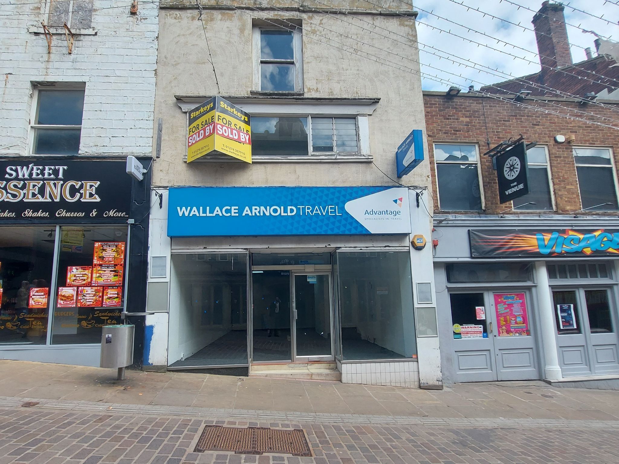Shop To Let in Bradford - Photograph 1.