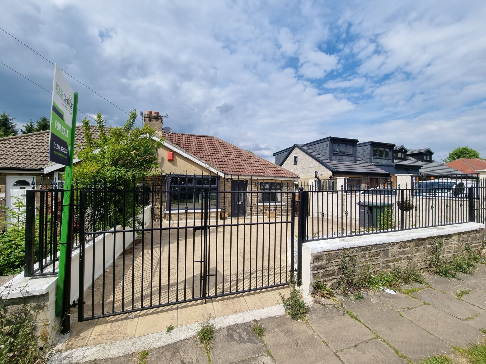 2 bedroom semi-detached bungalow For Sale in Bradford - Photograph 1.