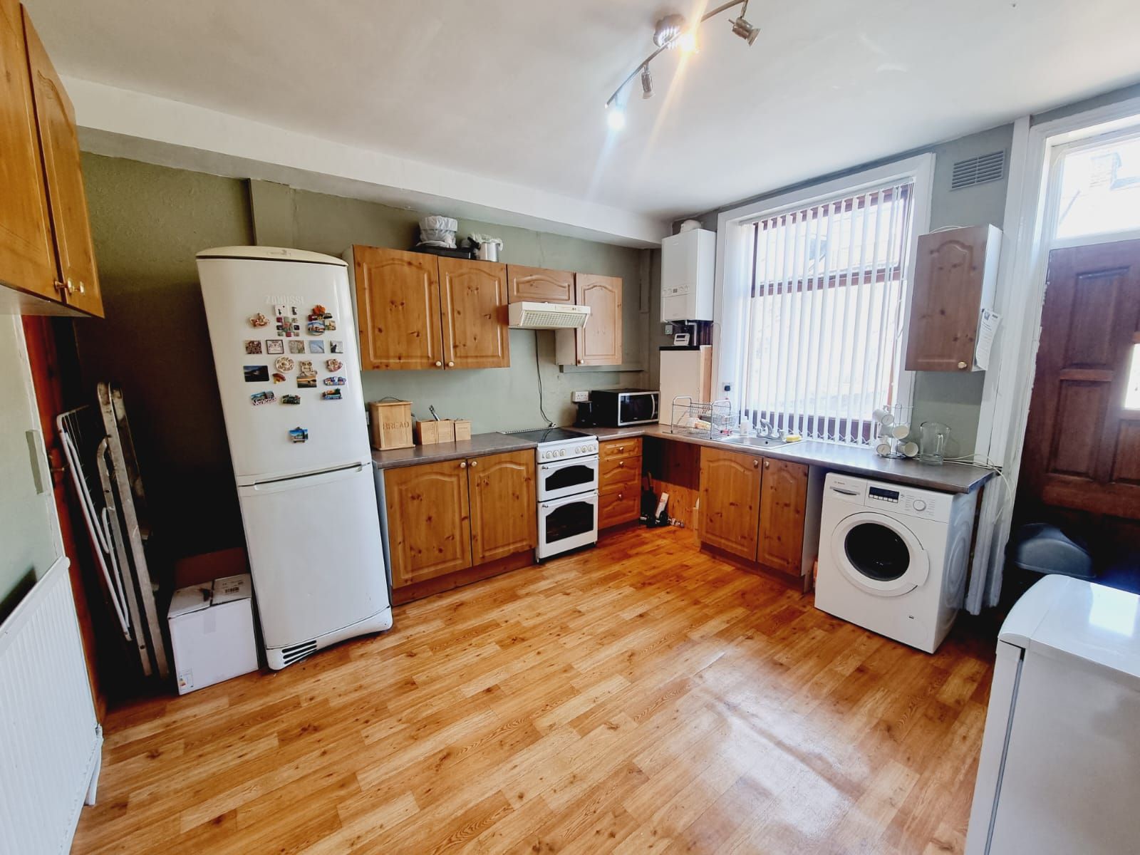 2 bedroom mid terraced house For Sale in Bradford - Photograph 3.