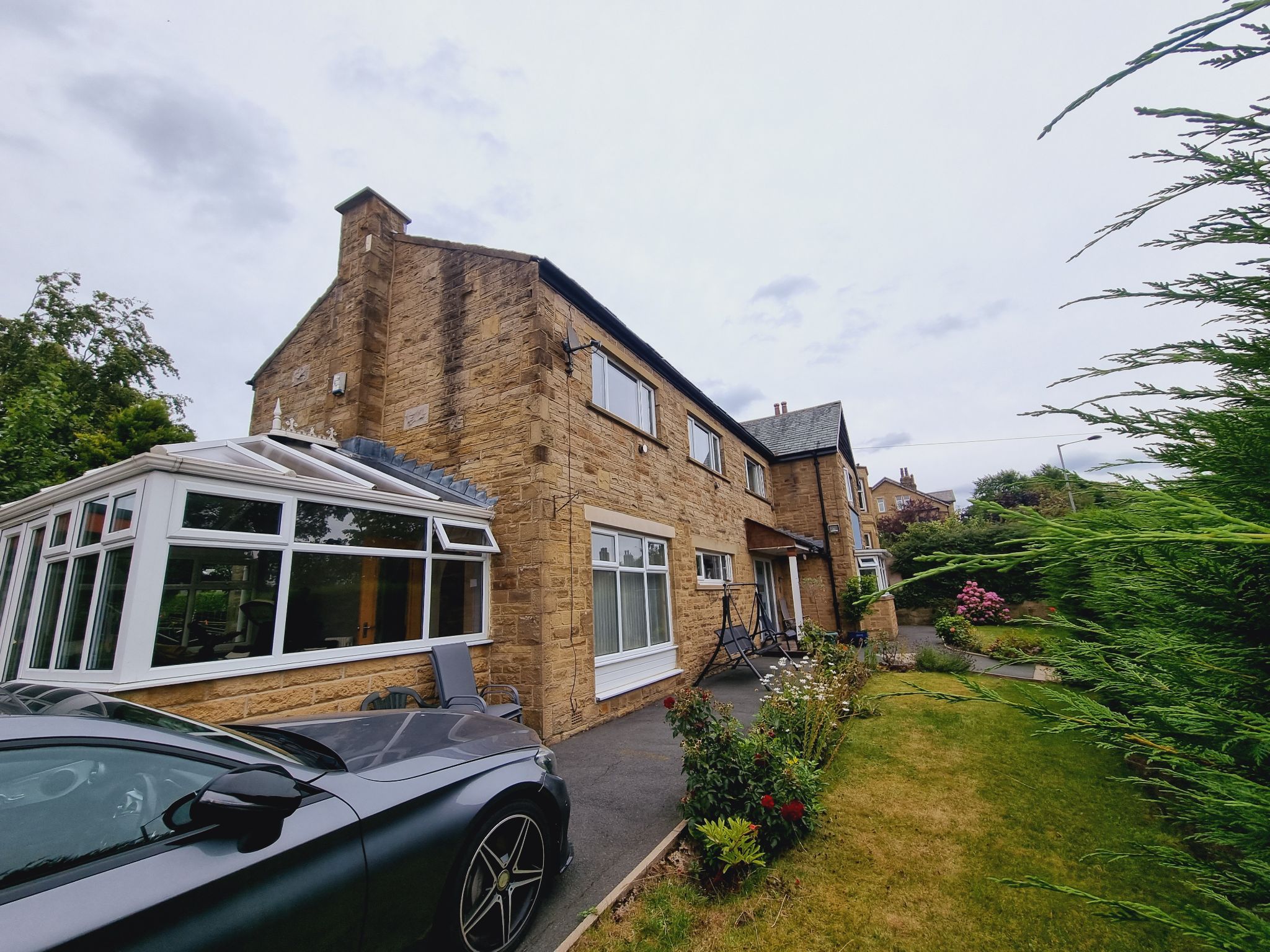 5 bedroom detached house For Sale in Bradford - Front Garden.