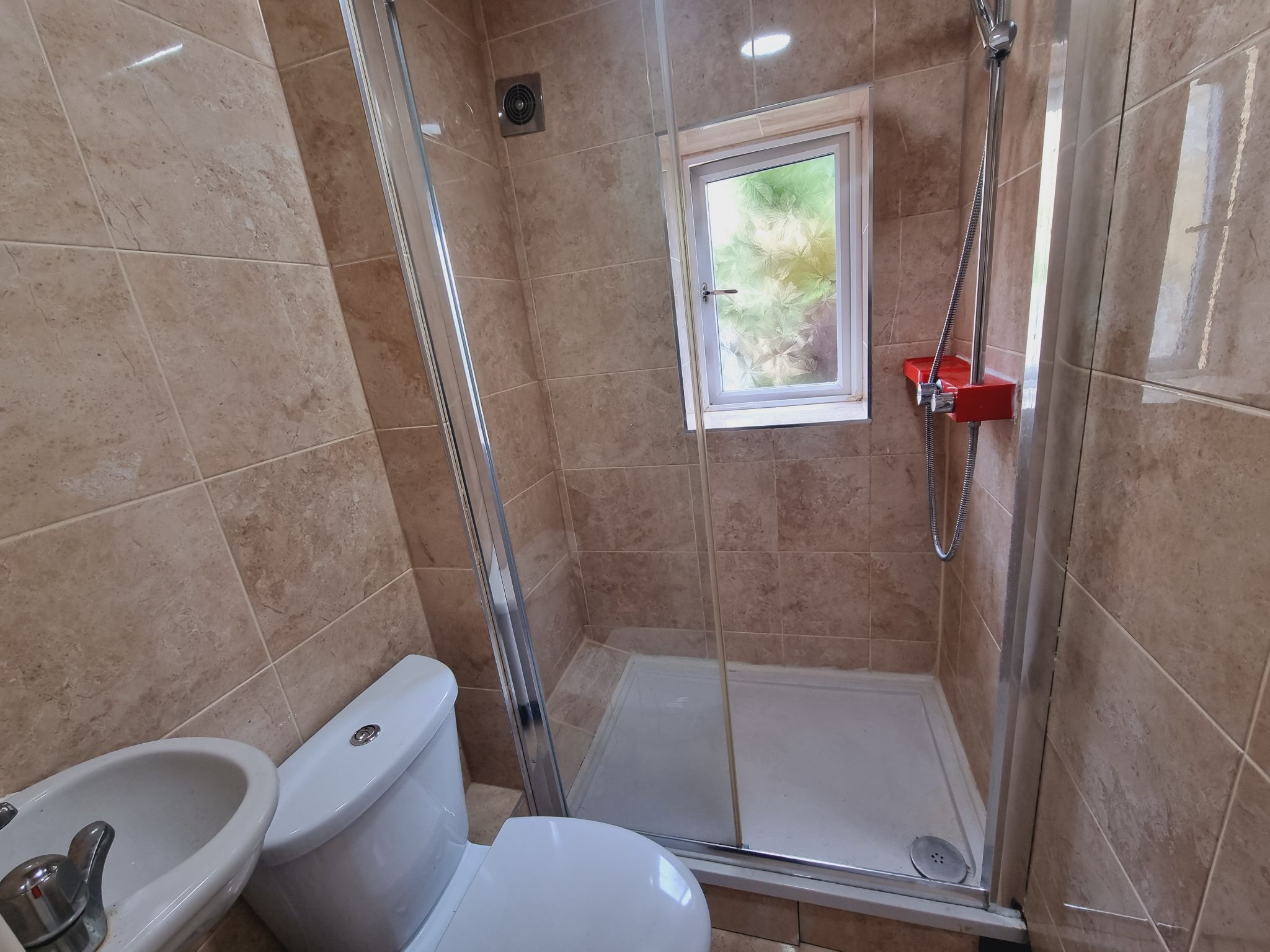 5 bedroom detached house For Sale in Bradford - F/F Shower room.