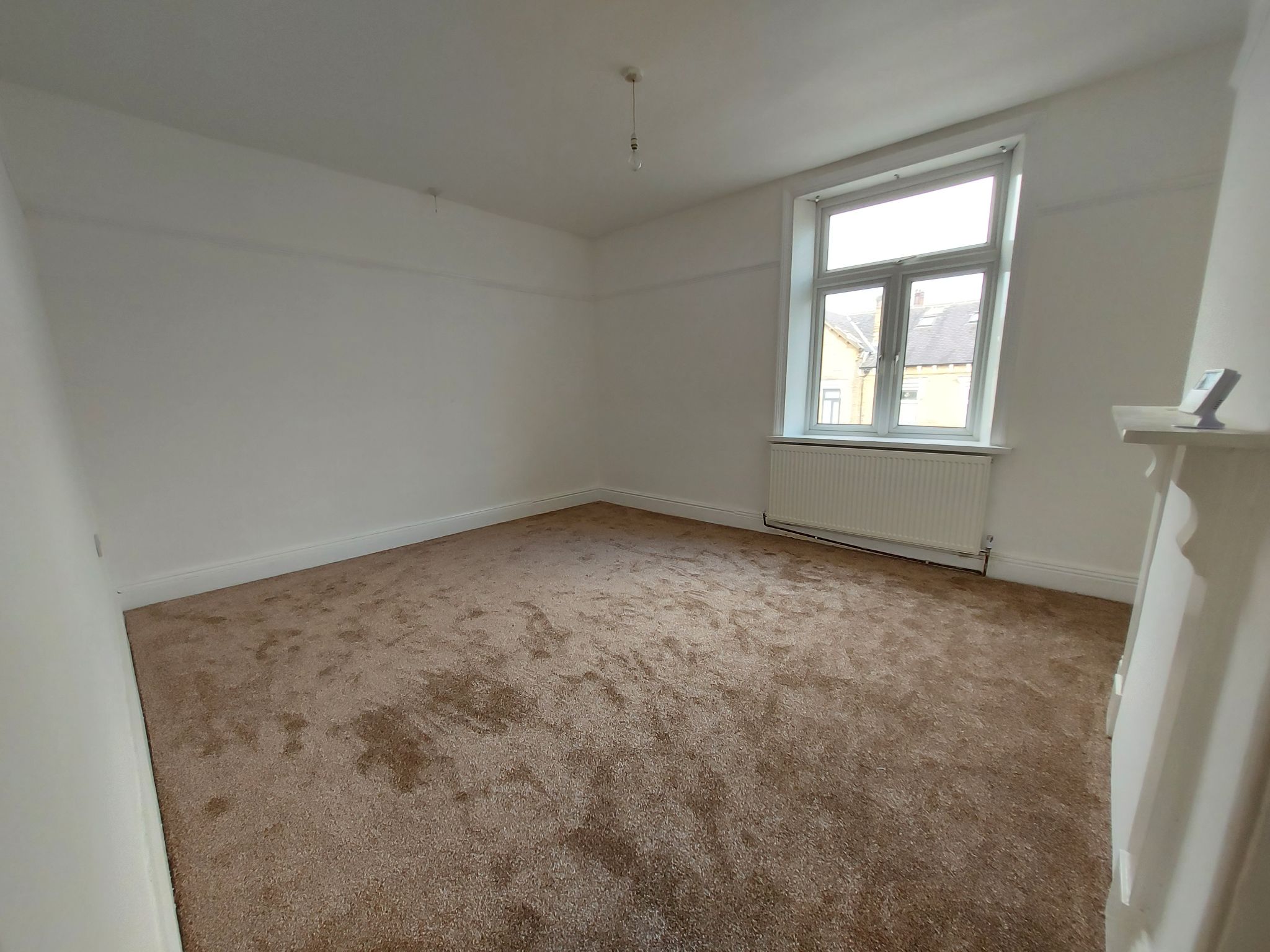 4 bedroom mid terraced house Let in Bradford - Photograph 11.