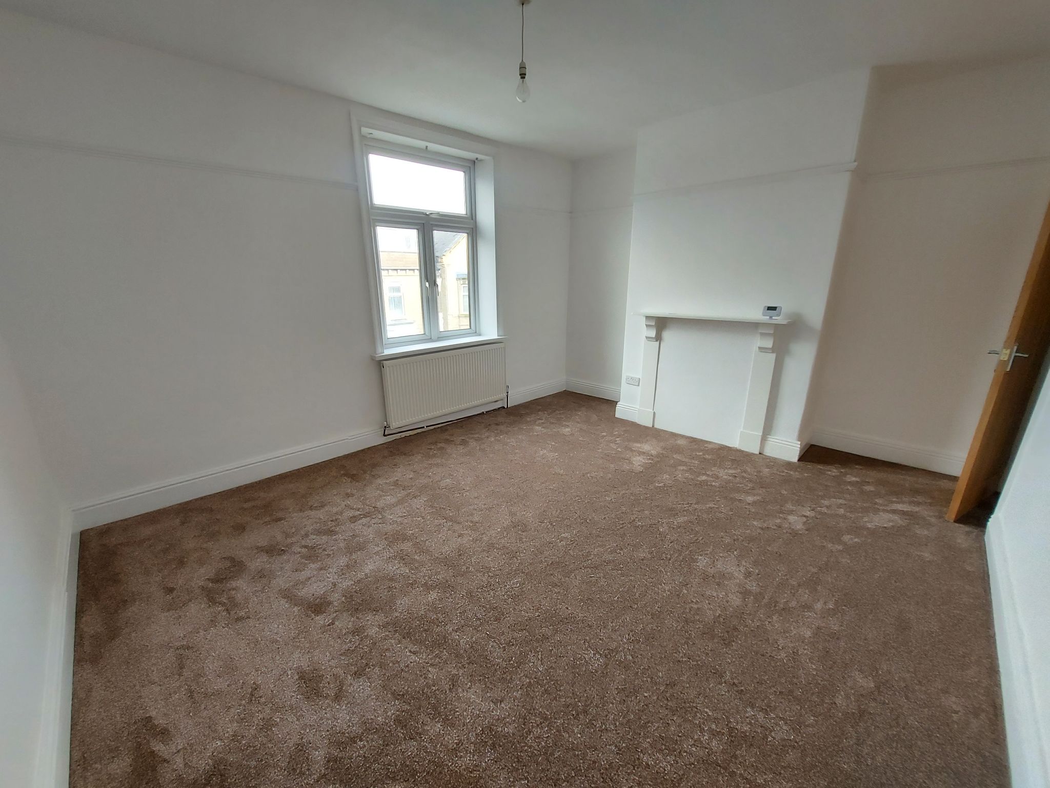 4 bedroom mid terraced house Let in Bradford - Photograph 12.
