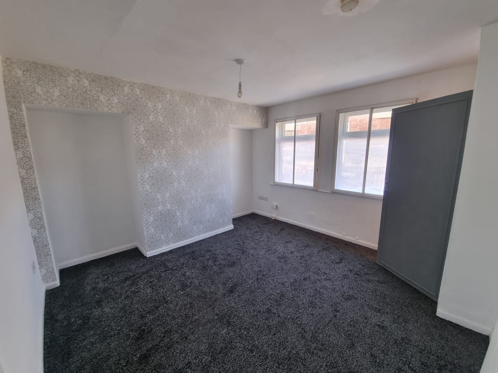 2 bedroom semi-detached house To Let in Bradford - Property photograph.