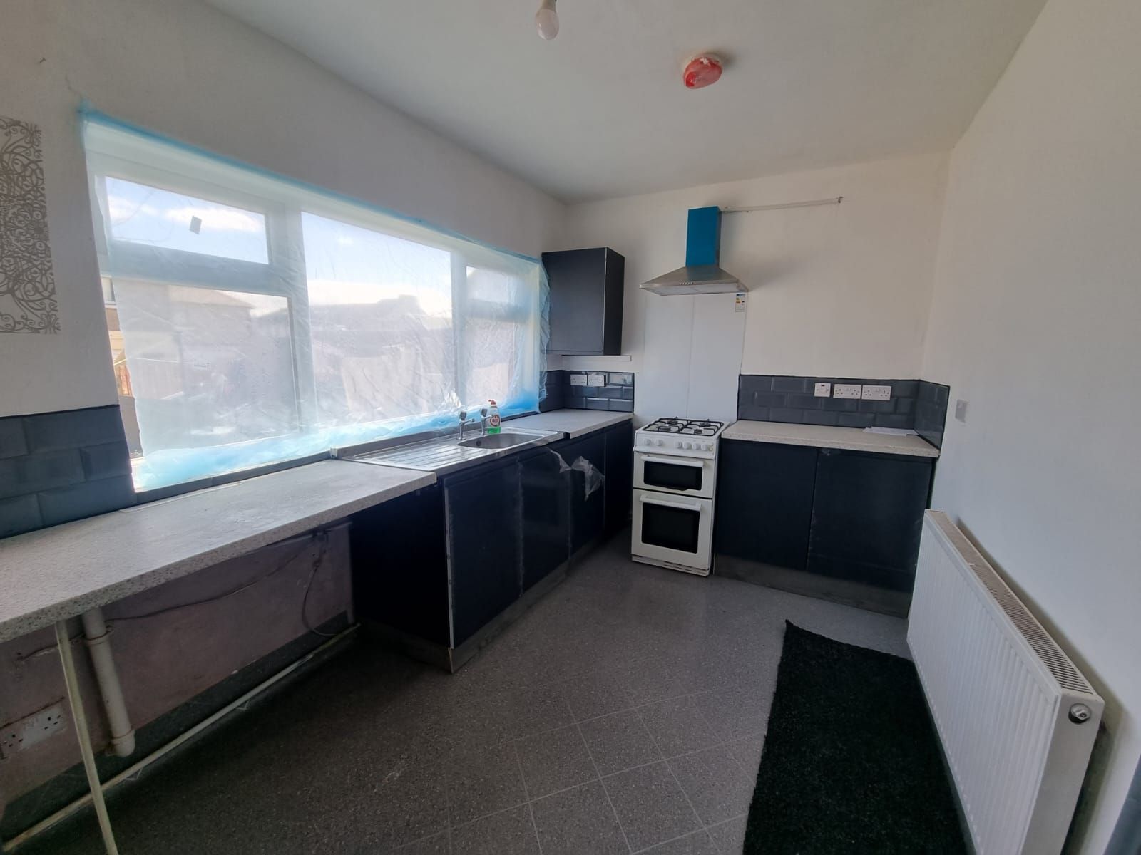 2 bedroom semi-detached house To Let in Bradford - Property photograph.