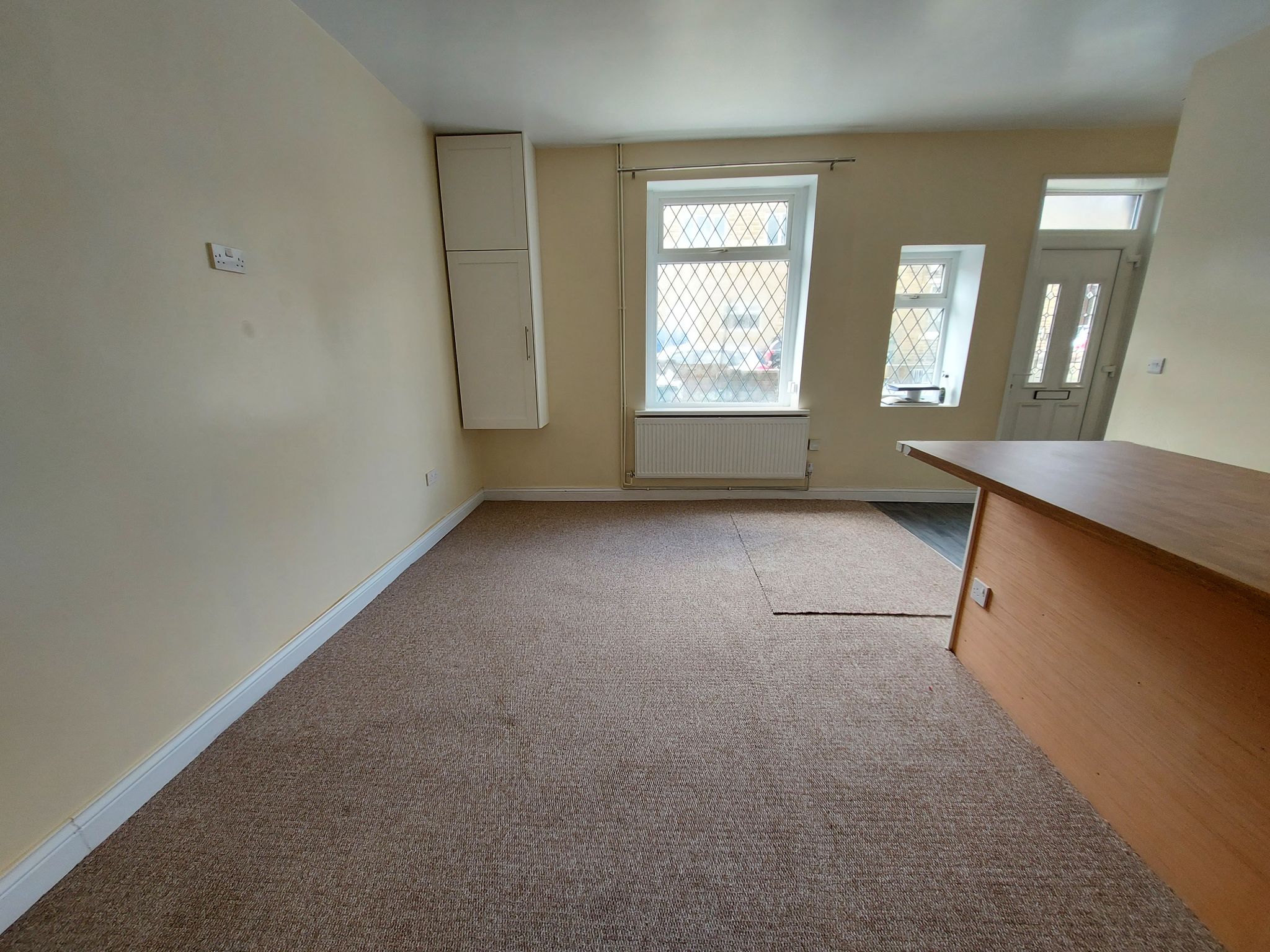 1 bedroom mid terraced house To Let in Bradford - Property photograph.