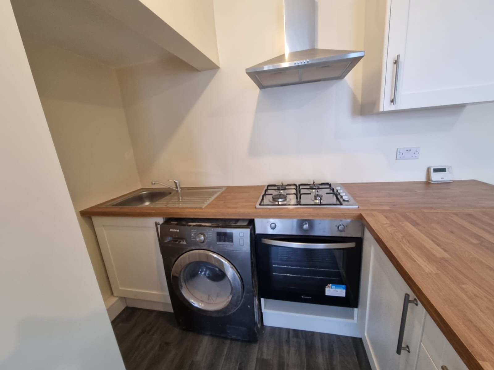 1 bedroom mid terraced house To Let in Bradford - Property photograph.