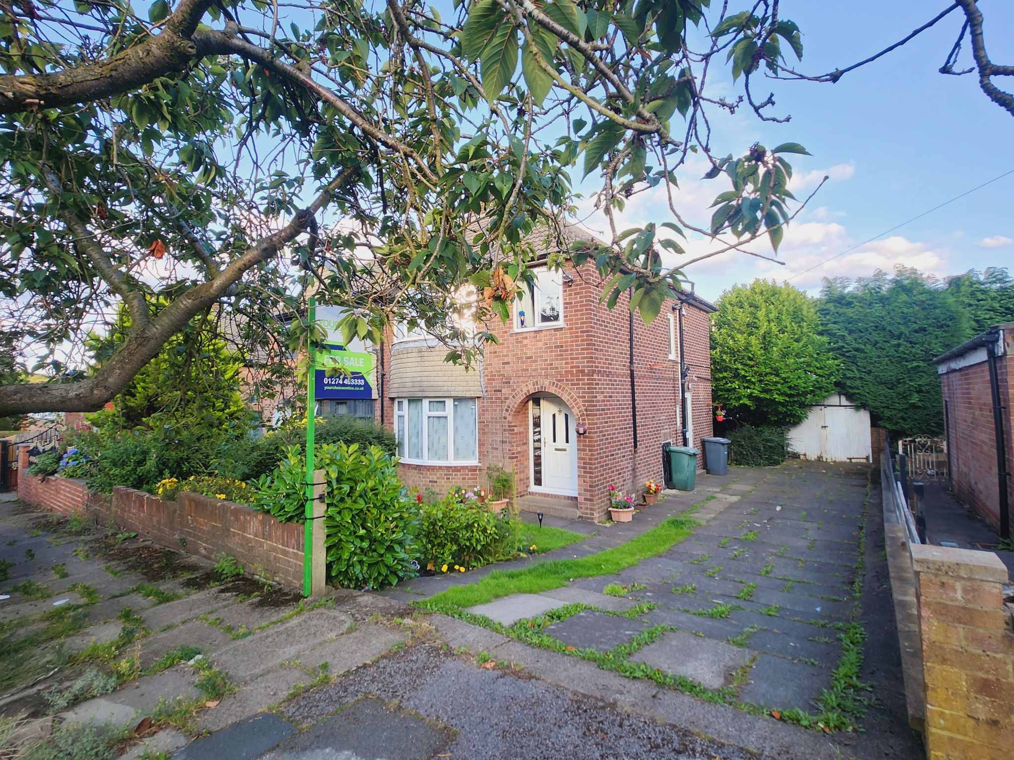 3 bedroom semi-detached house For Sale in Bradford - Property photograph.