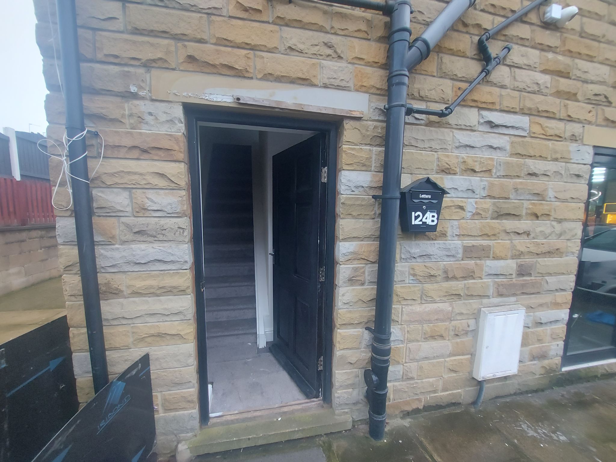 2 bedroom flat flat/apartment To Let in Bradford - Property photograph.
