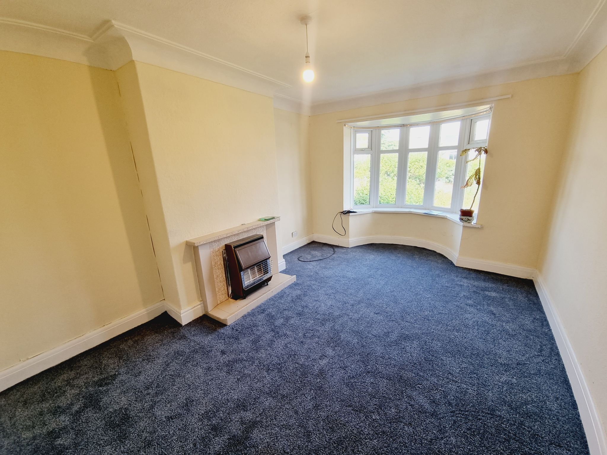 2 bedroom semi-detached bungalow To Let in Bradford - Property photograph.