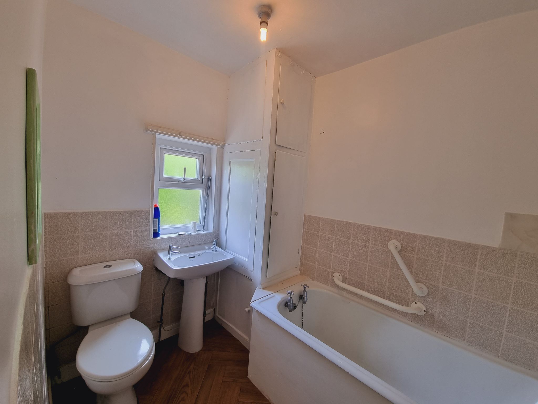2 bedroom semi-detached bungalow To Let in Bradford - Property photograph.