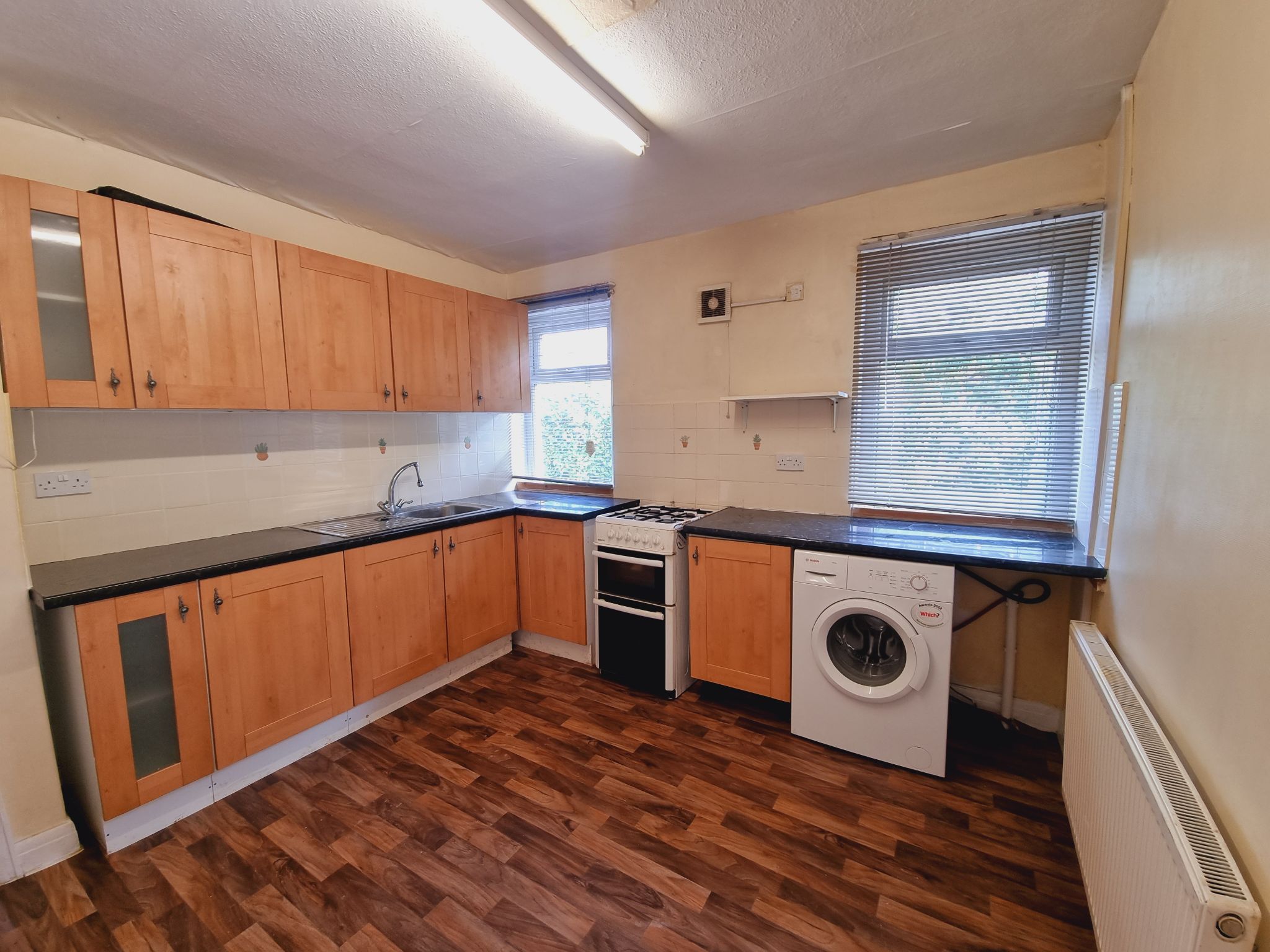 2 bedroom semi-detached bungalow To Let in Bradford - Property photograph.