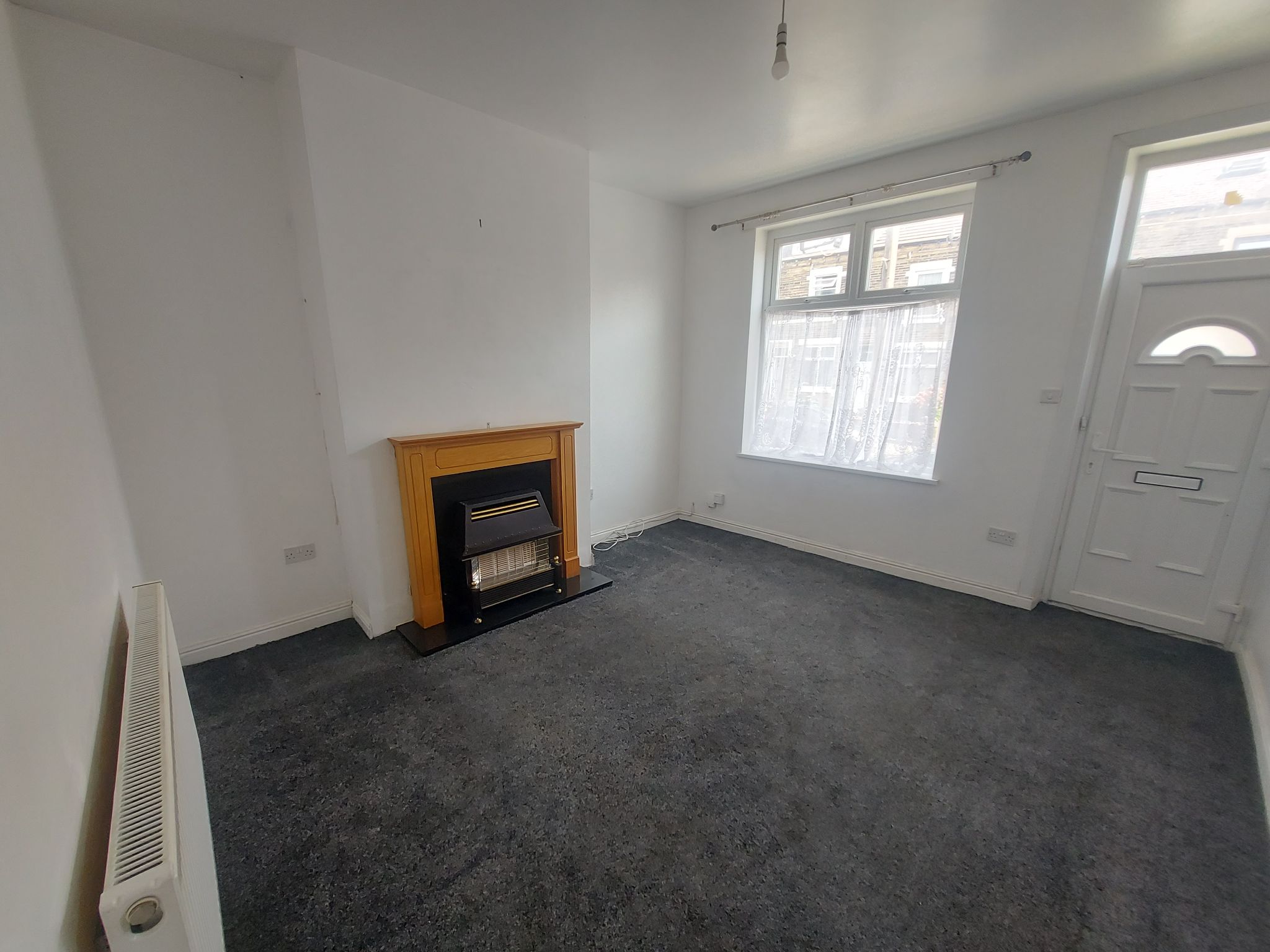 4 bedroom mid terraced house To Let in Bradford - Property photograph.