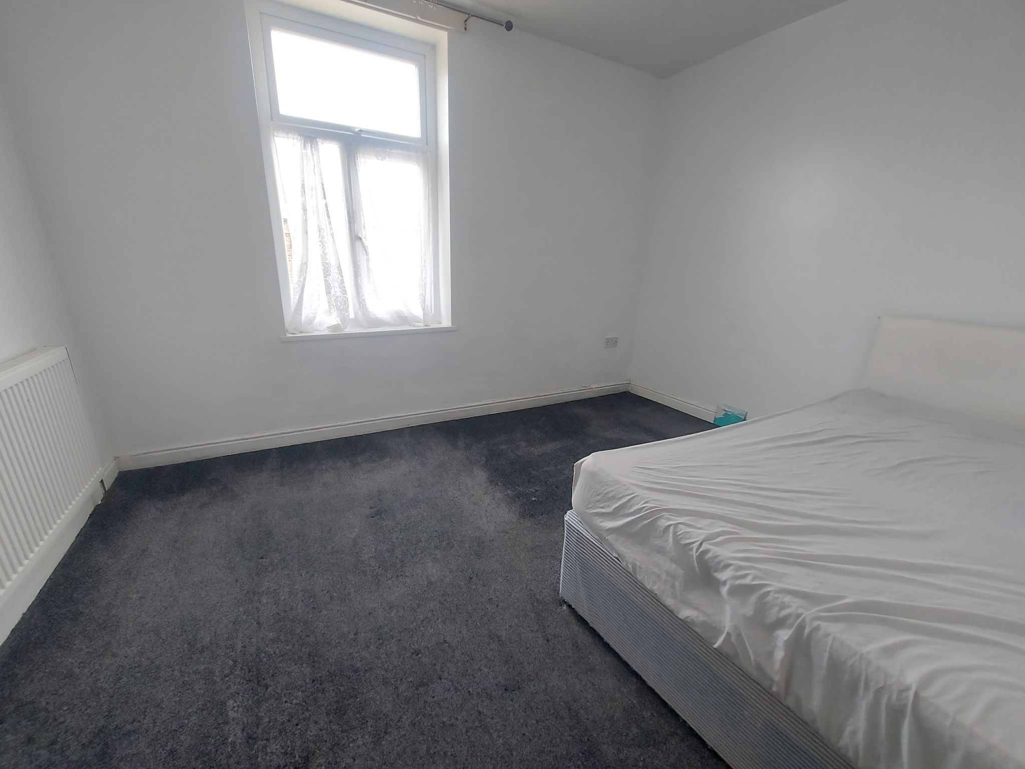 4 bedroom mid terraced house To Let in Bradford - Photograph 7.