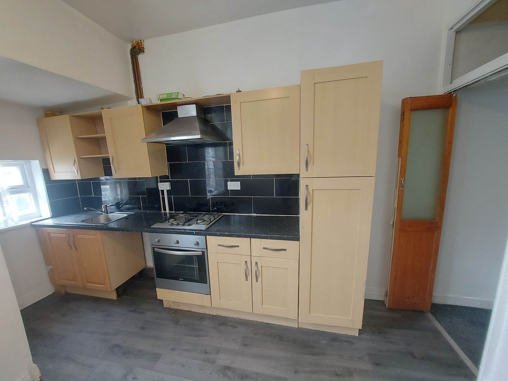 4 bedroom mid terraced house To Let in Bradford - Property photograph.