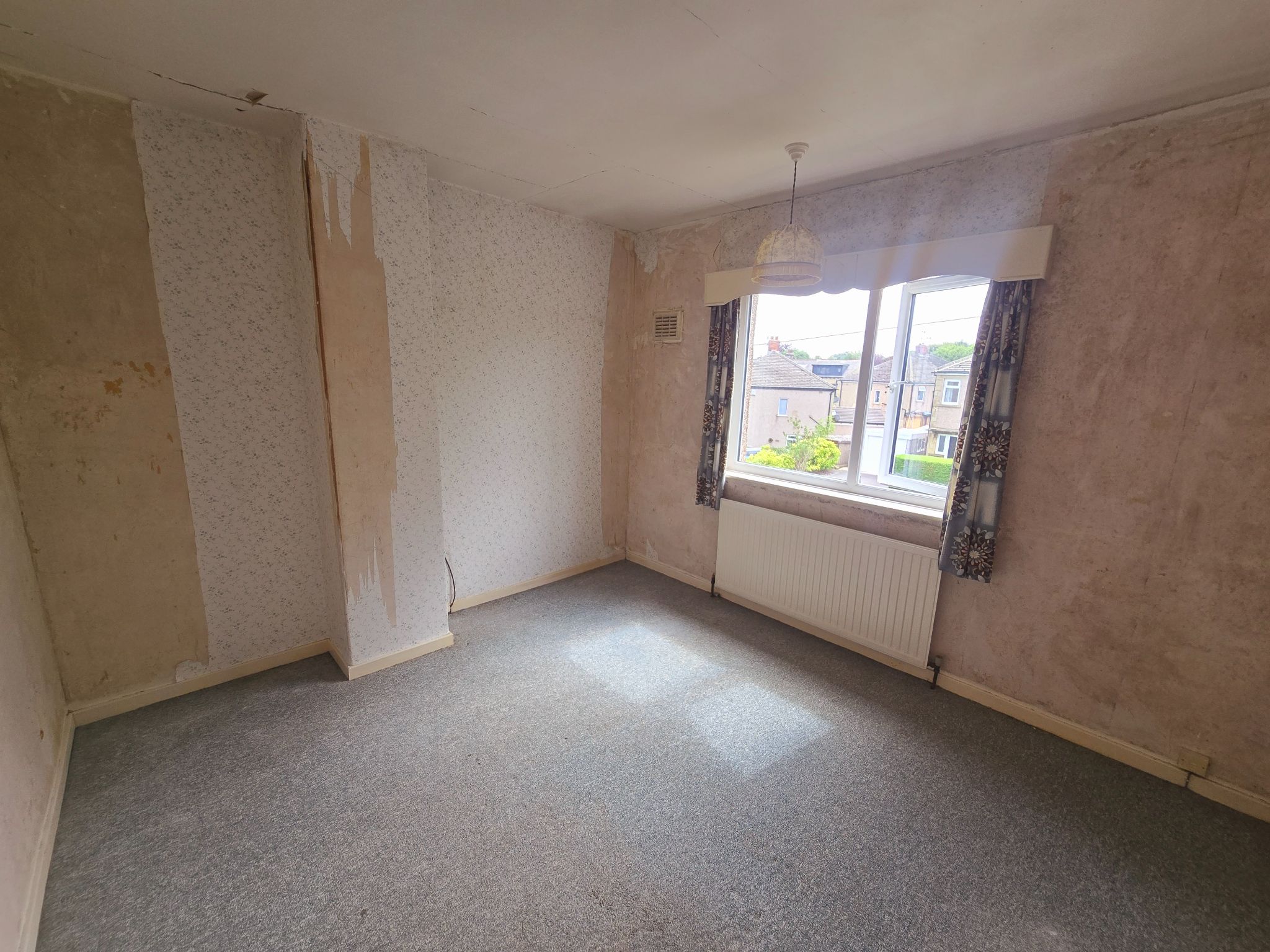 3 bedroom semi-detached house For Sale in Bradford - Photograph 11.