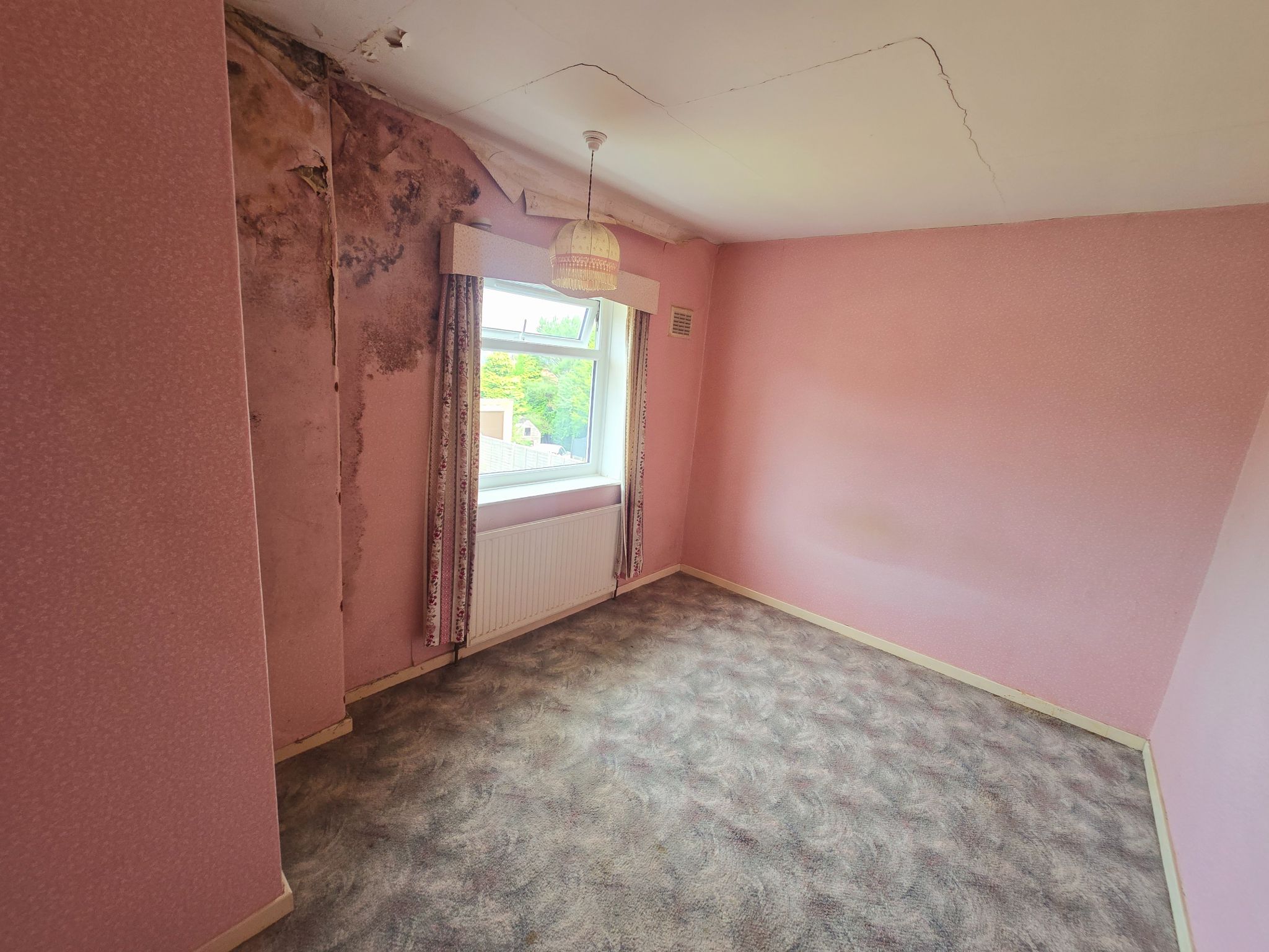 3 bedroom semi-detached house For Sale in Bradford - Photograph 10.