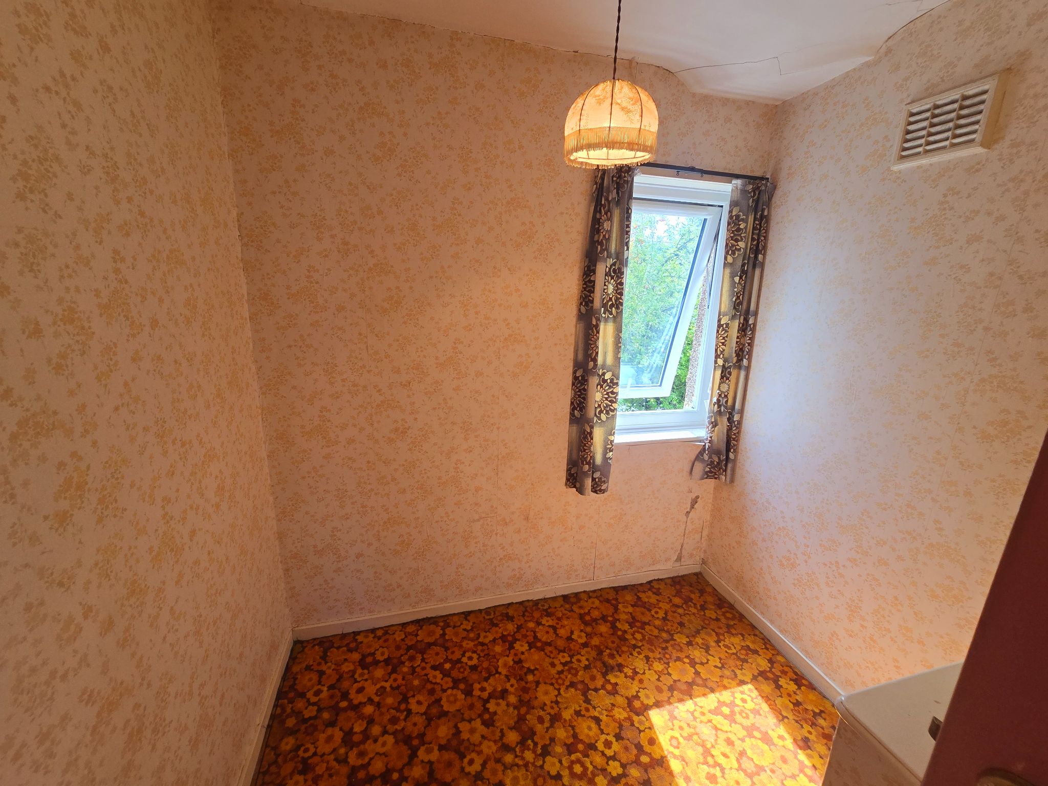 3 bedroom semi-detached house For Sale in Bradford - Photograph 12.