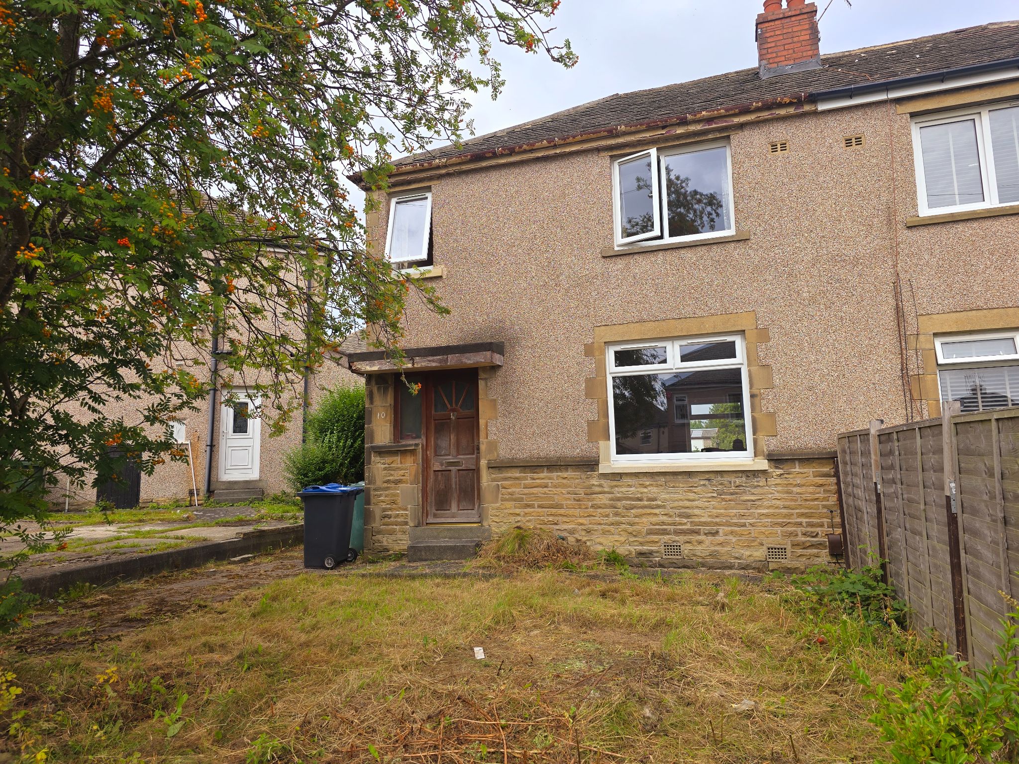 3 bedroom semi-detached house For Sale in Bradford - Property photograph.