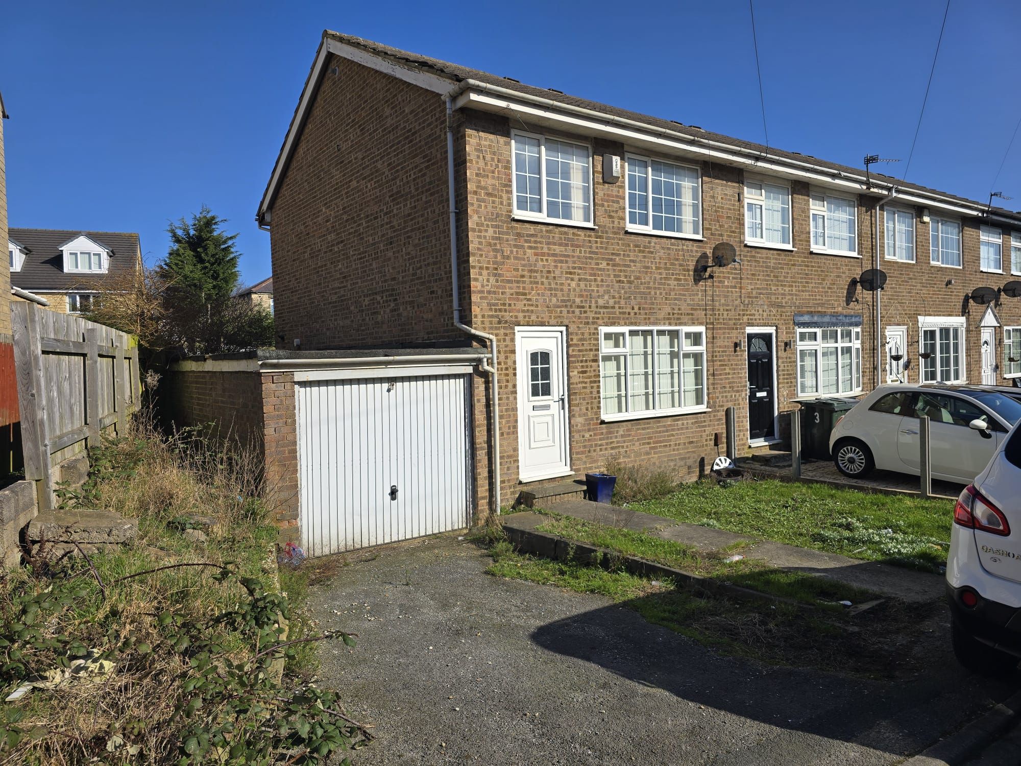 3 bedroom end terraced house For Sale in Bradford - Property photograph.