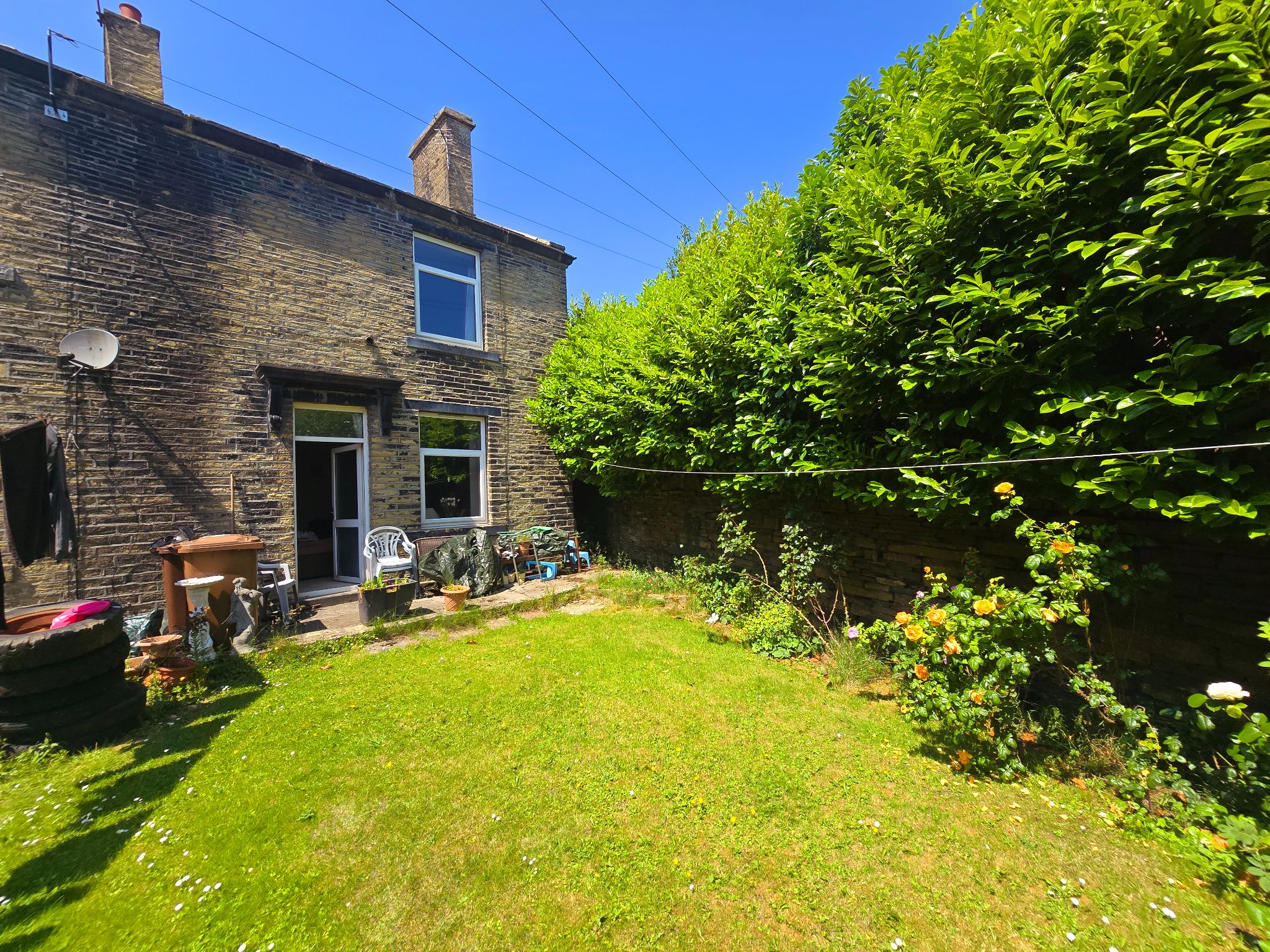 2 bedroom semi-detached house For Sale in Bradford - Photograph 13.