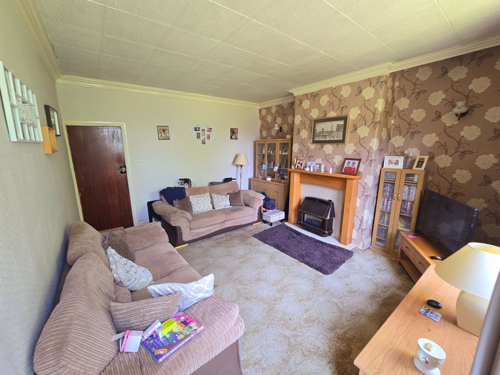 2 bedroom semi-detached house For Sale in Bradford - Photograph 3.