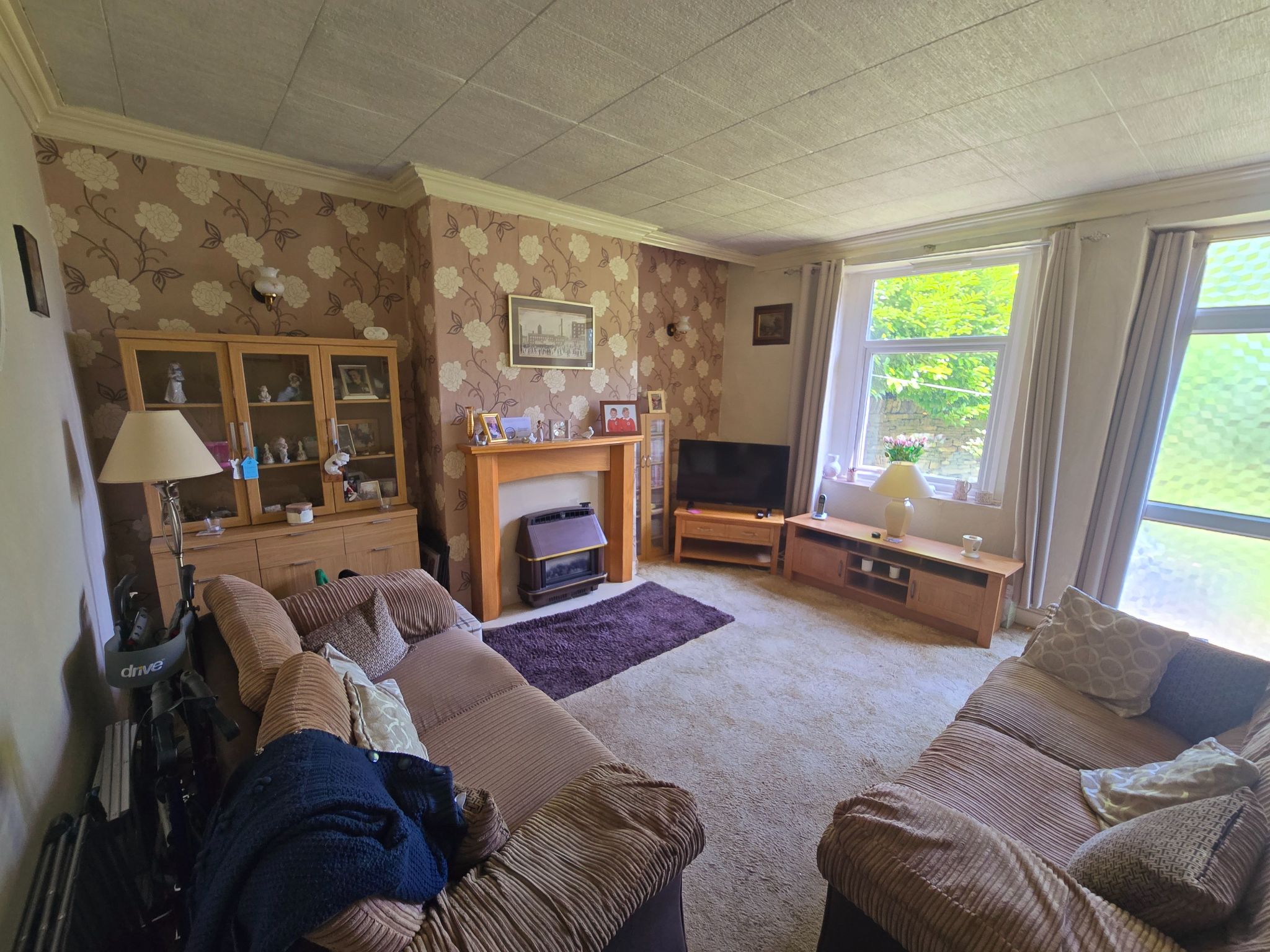 2 bedroom semi-detached house For Sale in Bradford - Photograph 2.